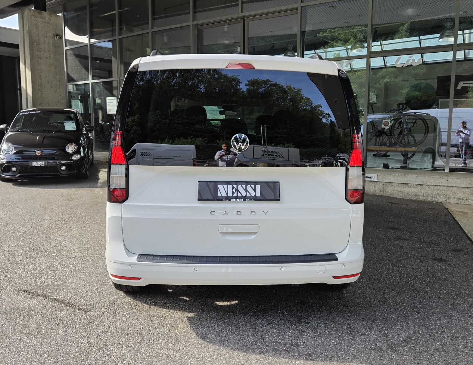 VW Caddy 1.5 TSI DSG-image-1