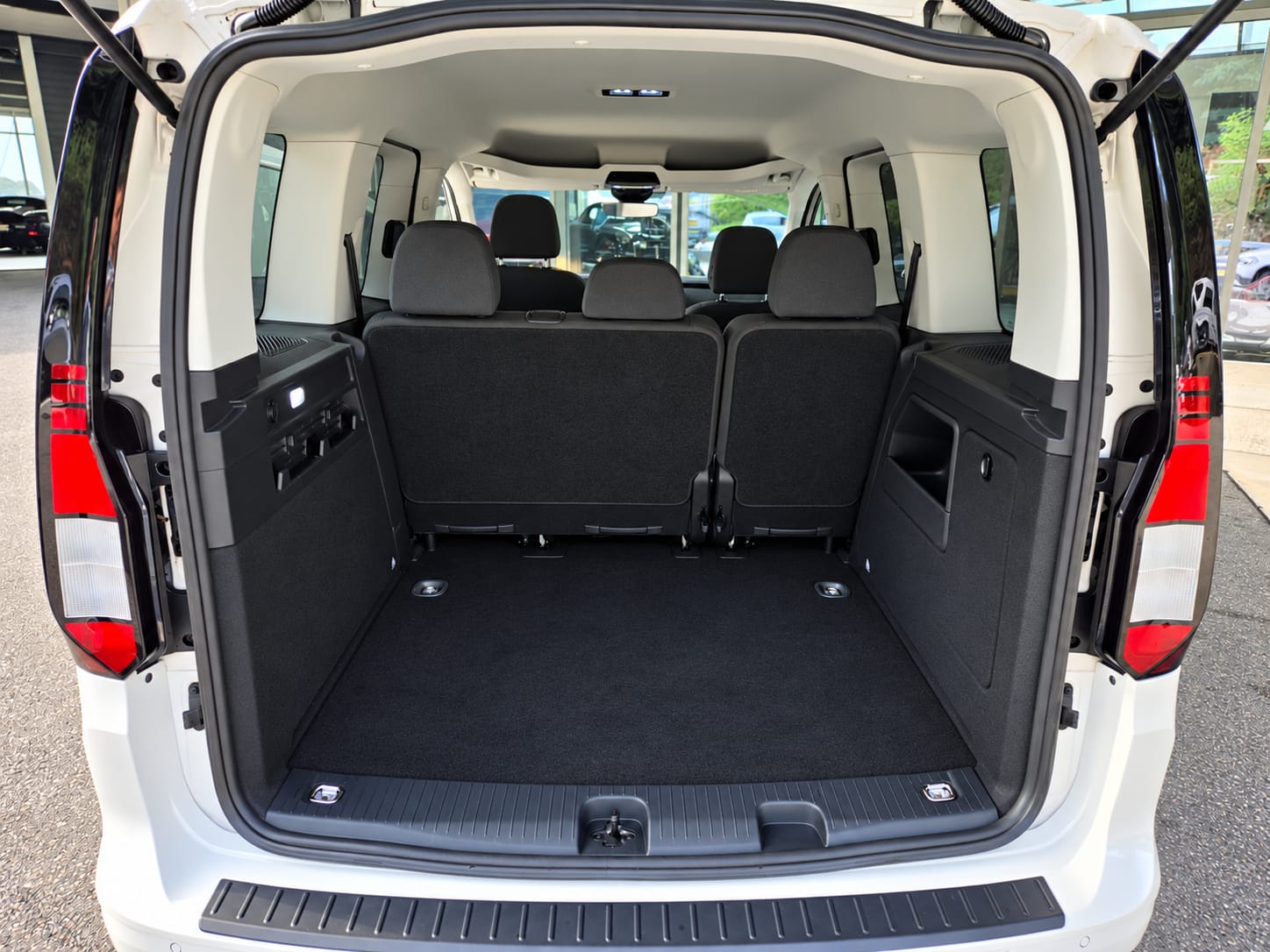 VW Caddy 1.5 TSI DSG-image-9