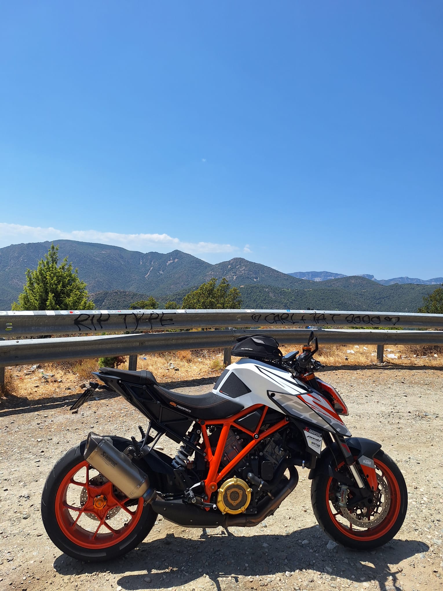 KTM 1290 Super Duke R-showroom-element-2
