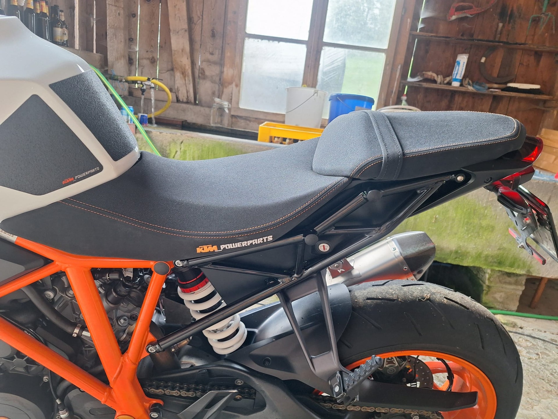 KTM 1290 Super Duke R-showroom-element-3