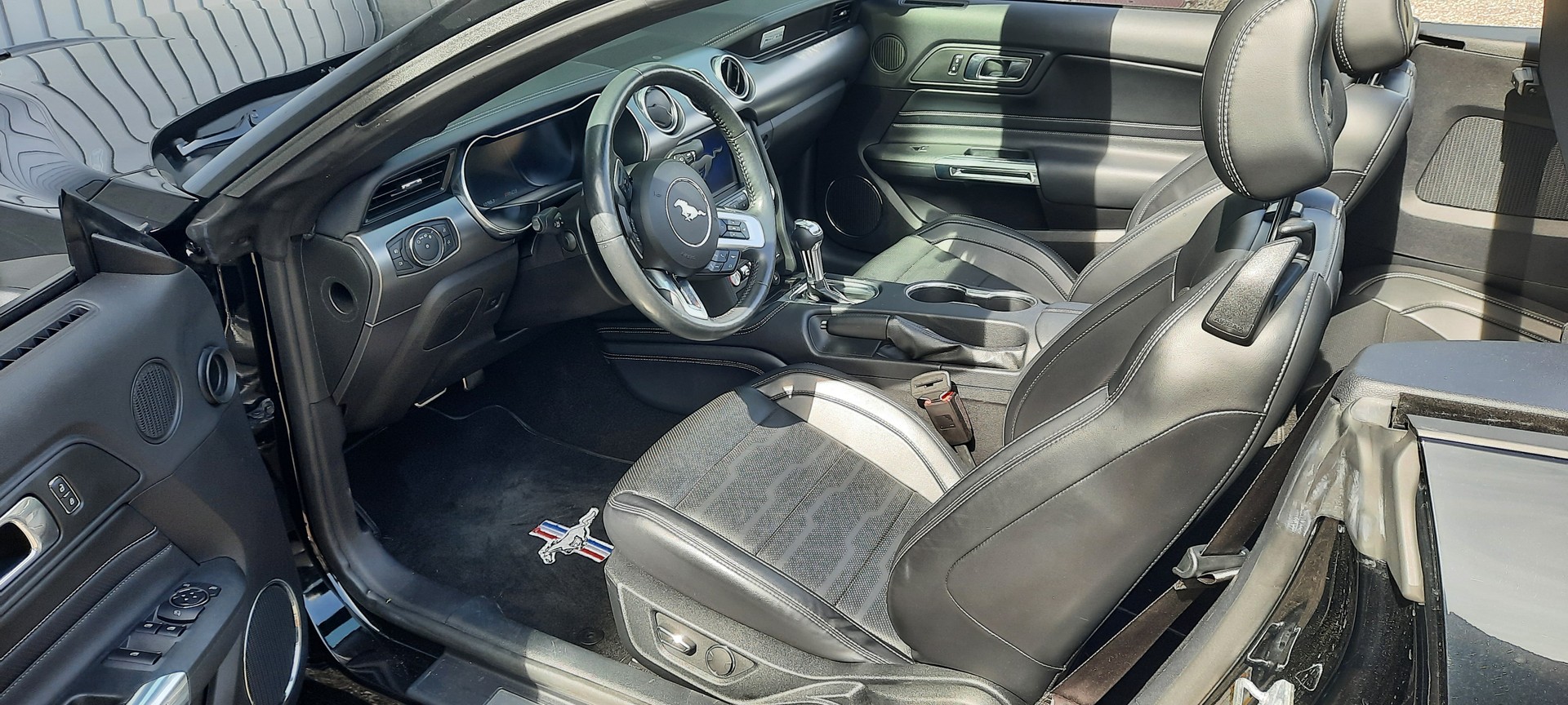 FORD Mustang Convertible 5.0 V8 GT Automat-image-4