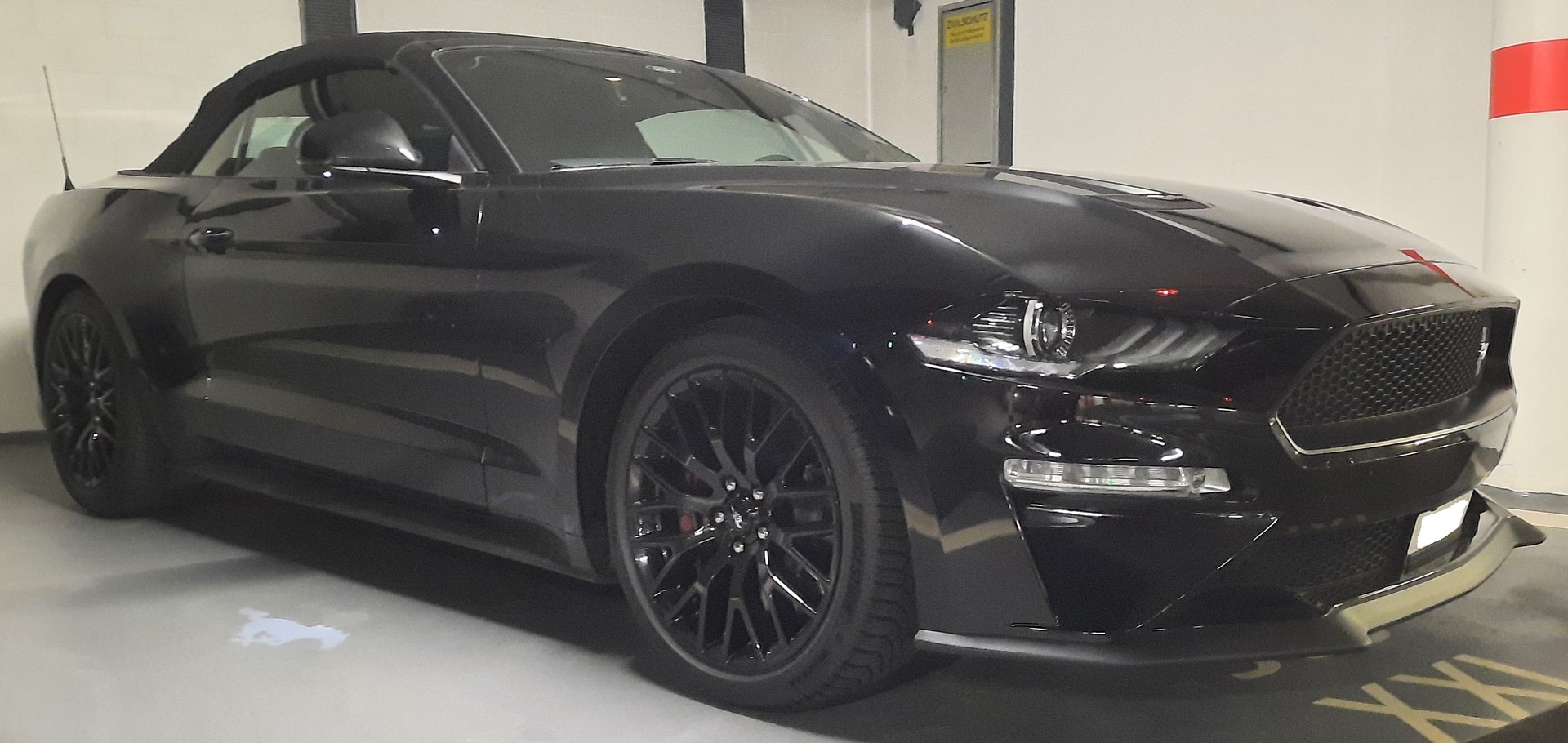 FORD Mustang Convertible 5.0 V8 GT Automat-image-8