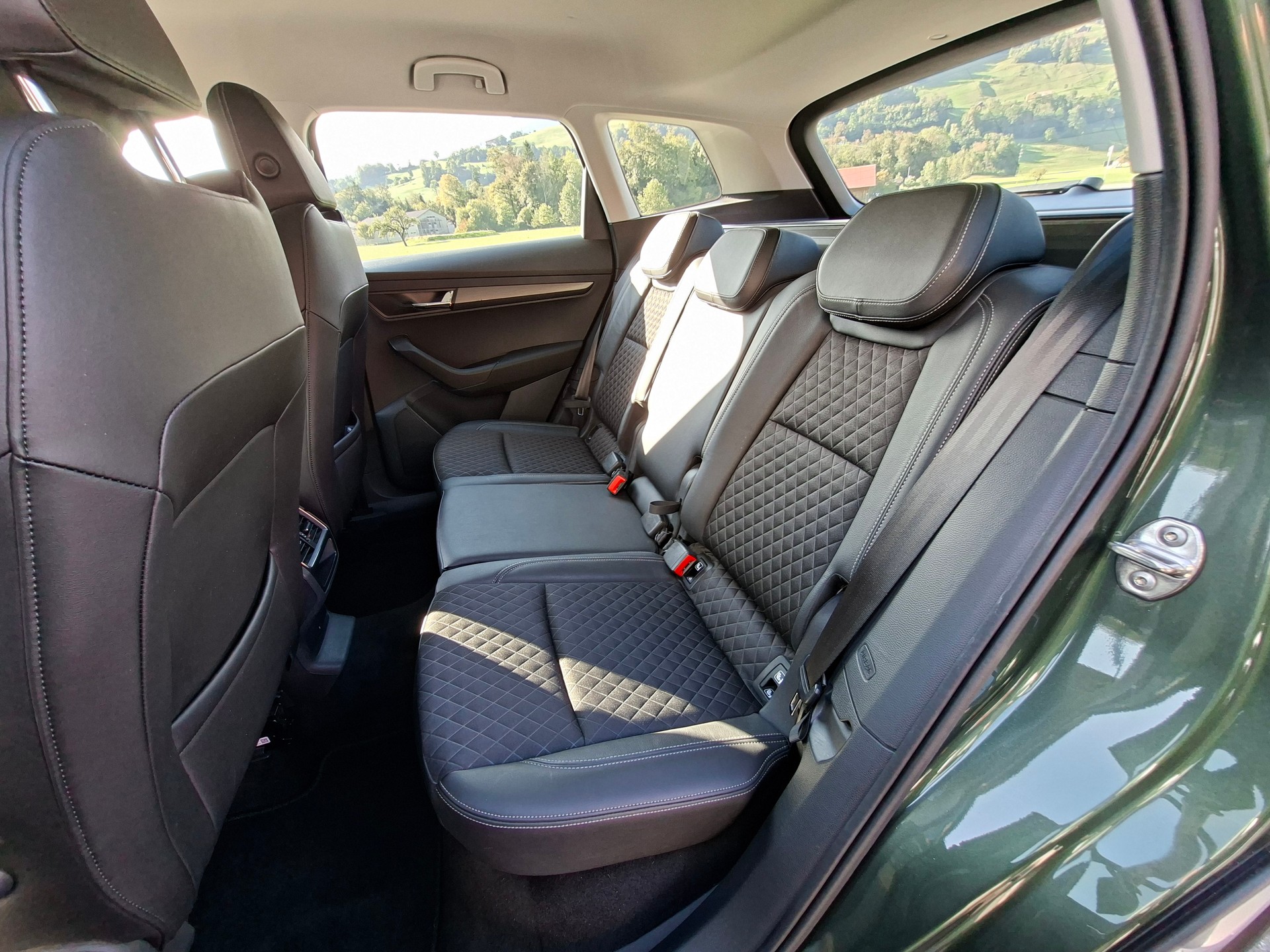 SKODA Karoq 2.0 TDI CR Ambition 4x4 *frisch ab MFK*-image-14