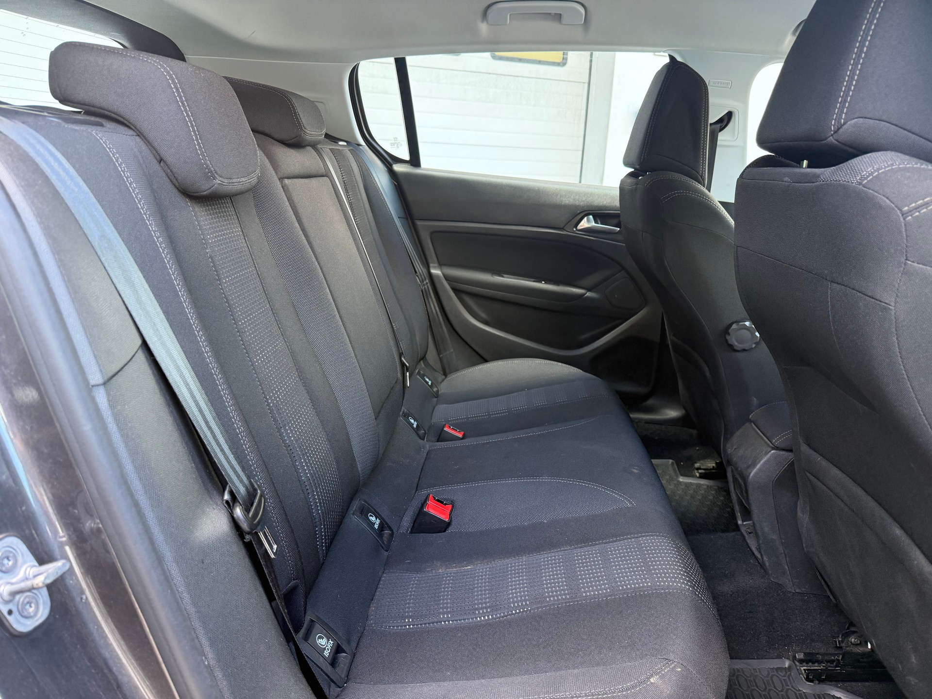 PEUGEOT 308 1.2 THP Allure Automatic-image-16