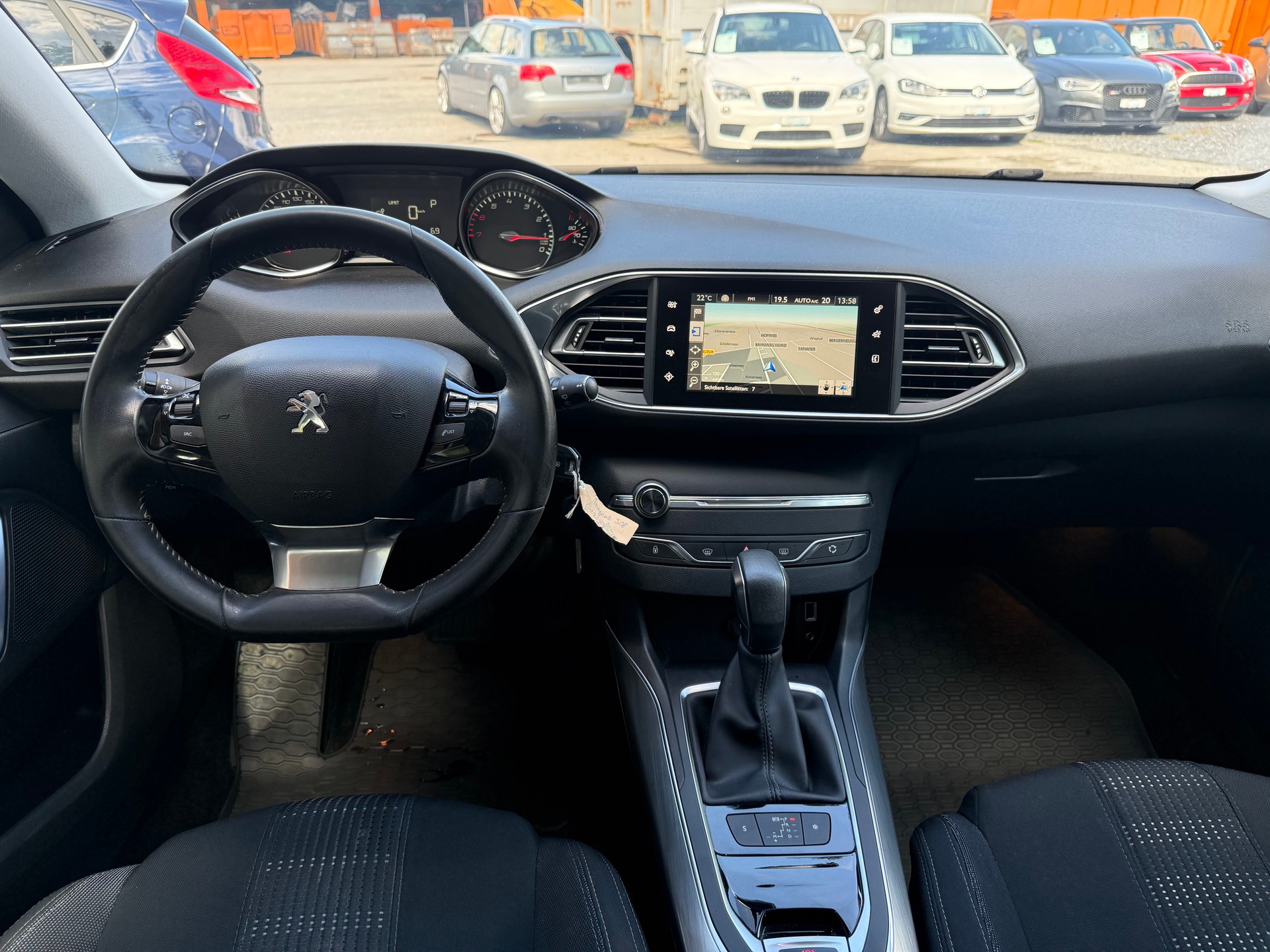 PEUGEOT 308 1.2 THP Allure Automatic-image-17