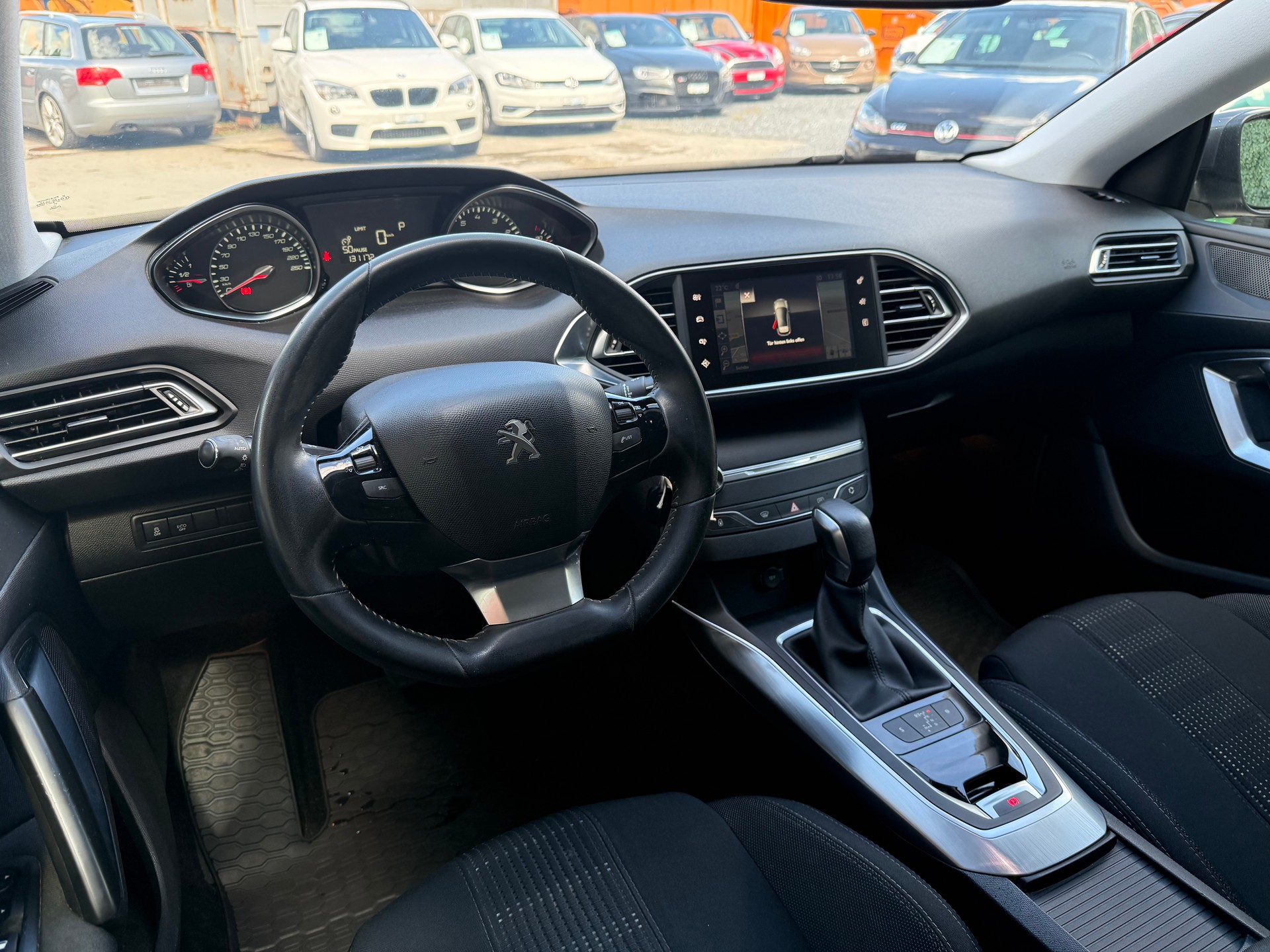 PEUGEOT 308 1.2 THP Allure Automatic-image-21