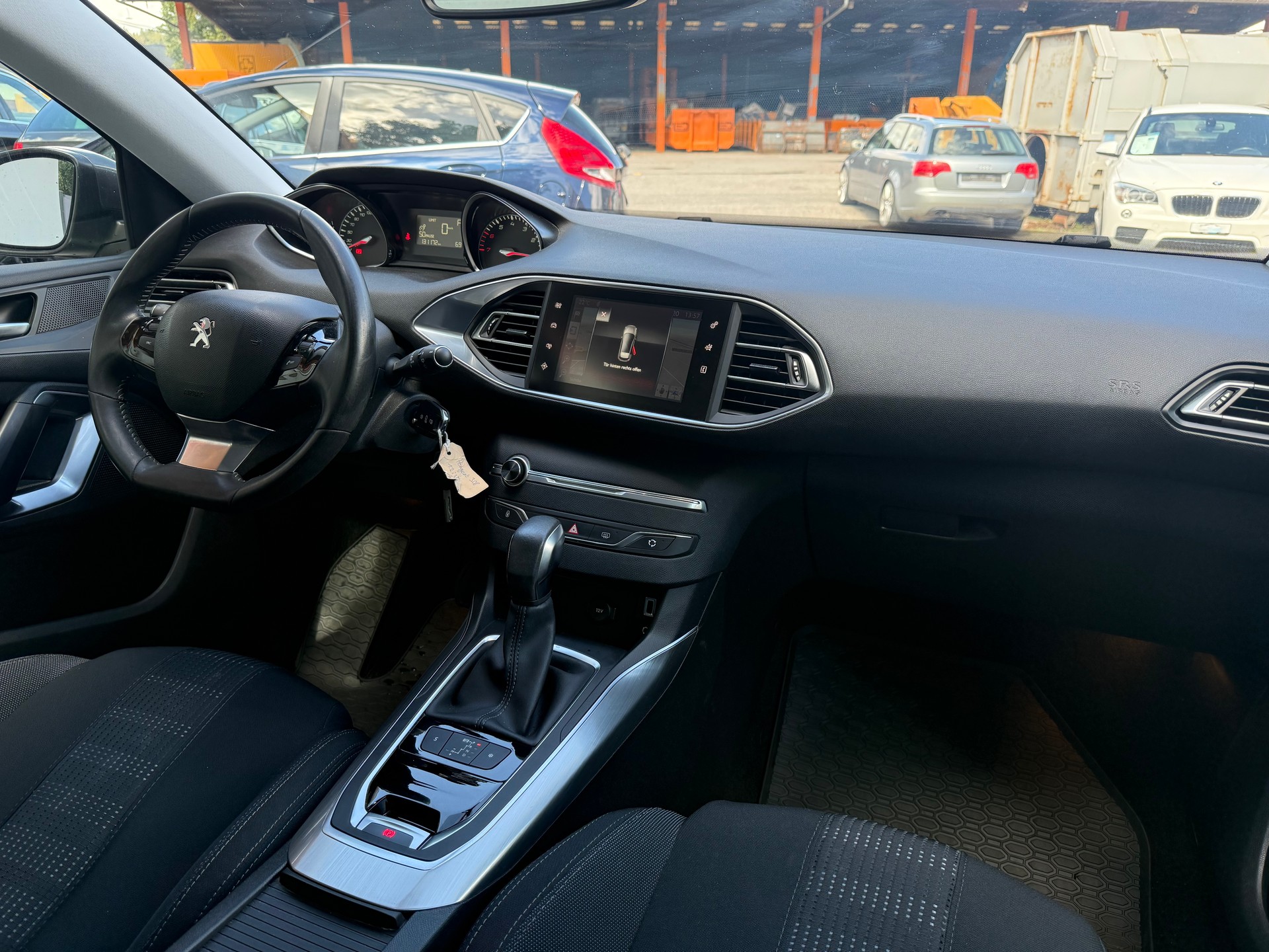 PEUGEOT 308 1.2 THP Allure Automatic-image-15