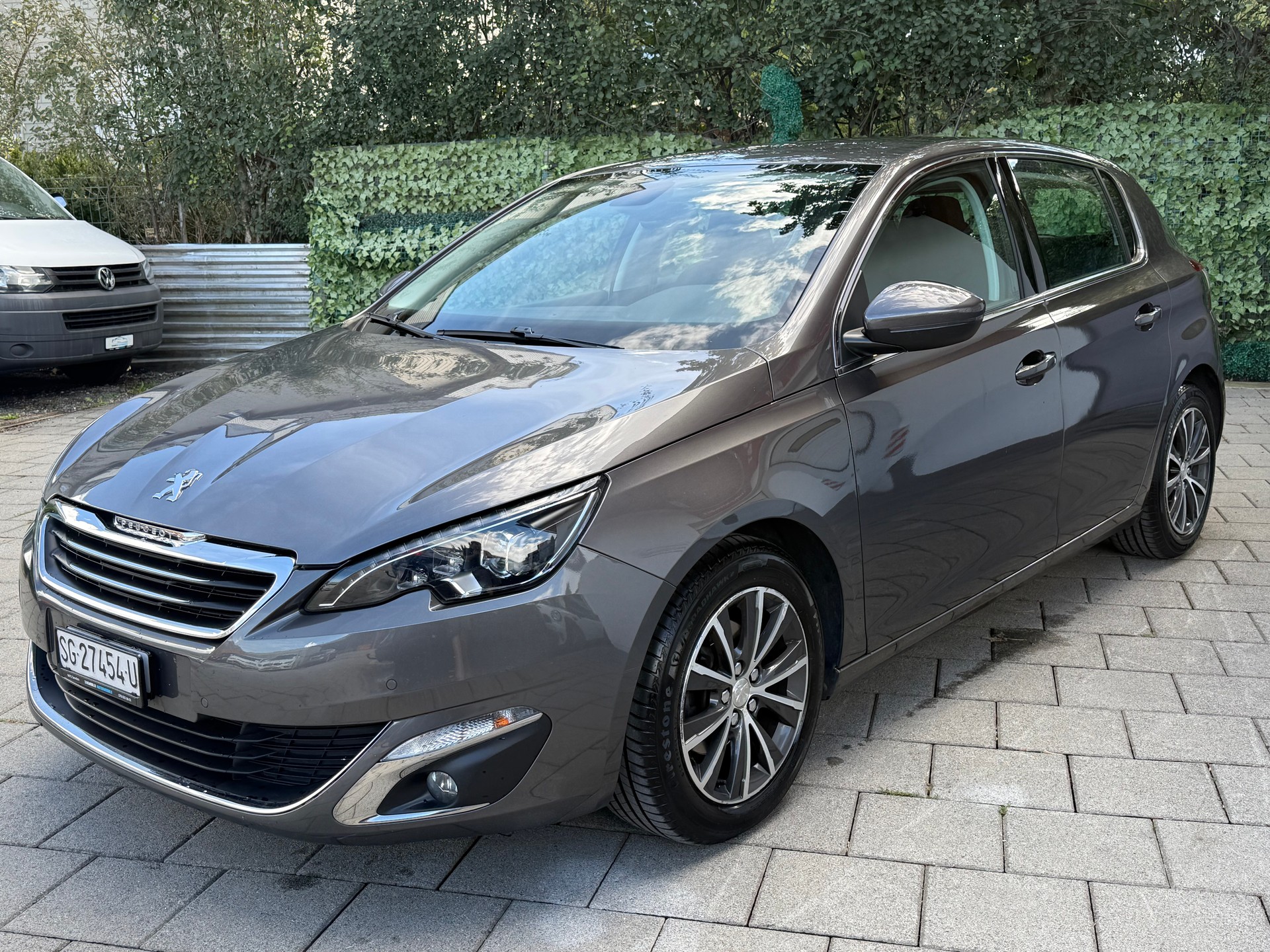 PEUGEOT 308 1.2 THP Allure Automatic-image-3
