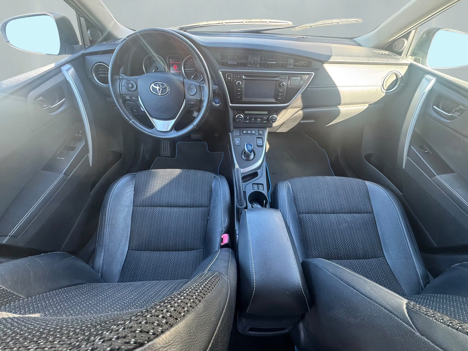 TOYOTA Auris 1.8 16V HSD Linea Sol-image-12