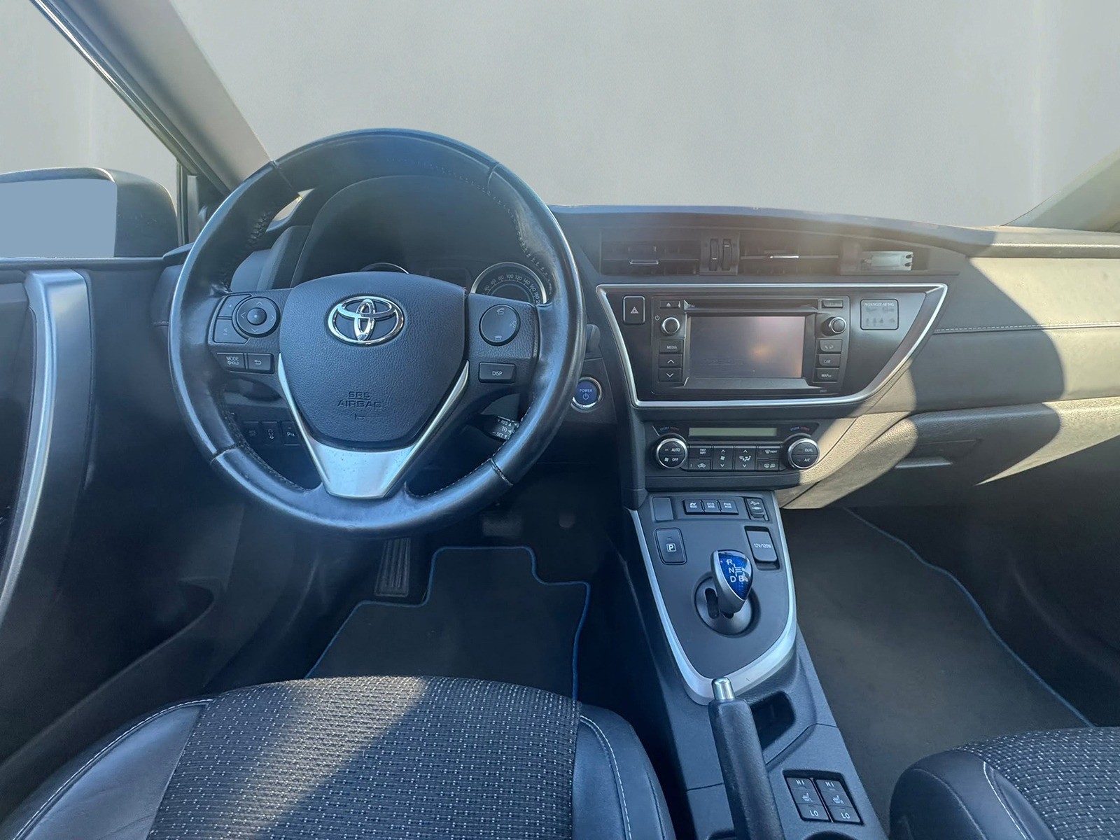 TOYOTA Auris 1.8 16V HSD Linea Sol-image-11