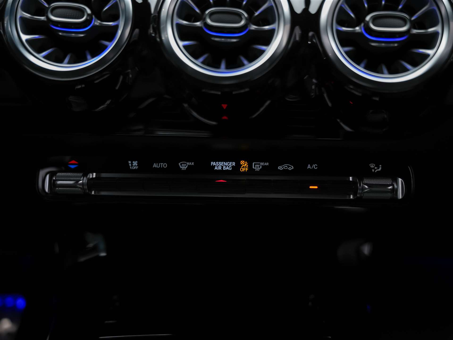 MERCEDES-BENZ CLA 200 AMG Line 7G-DCT *Facelift*Ambientebeleuchtung*Assistenten*-image-20