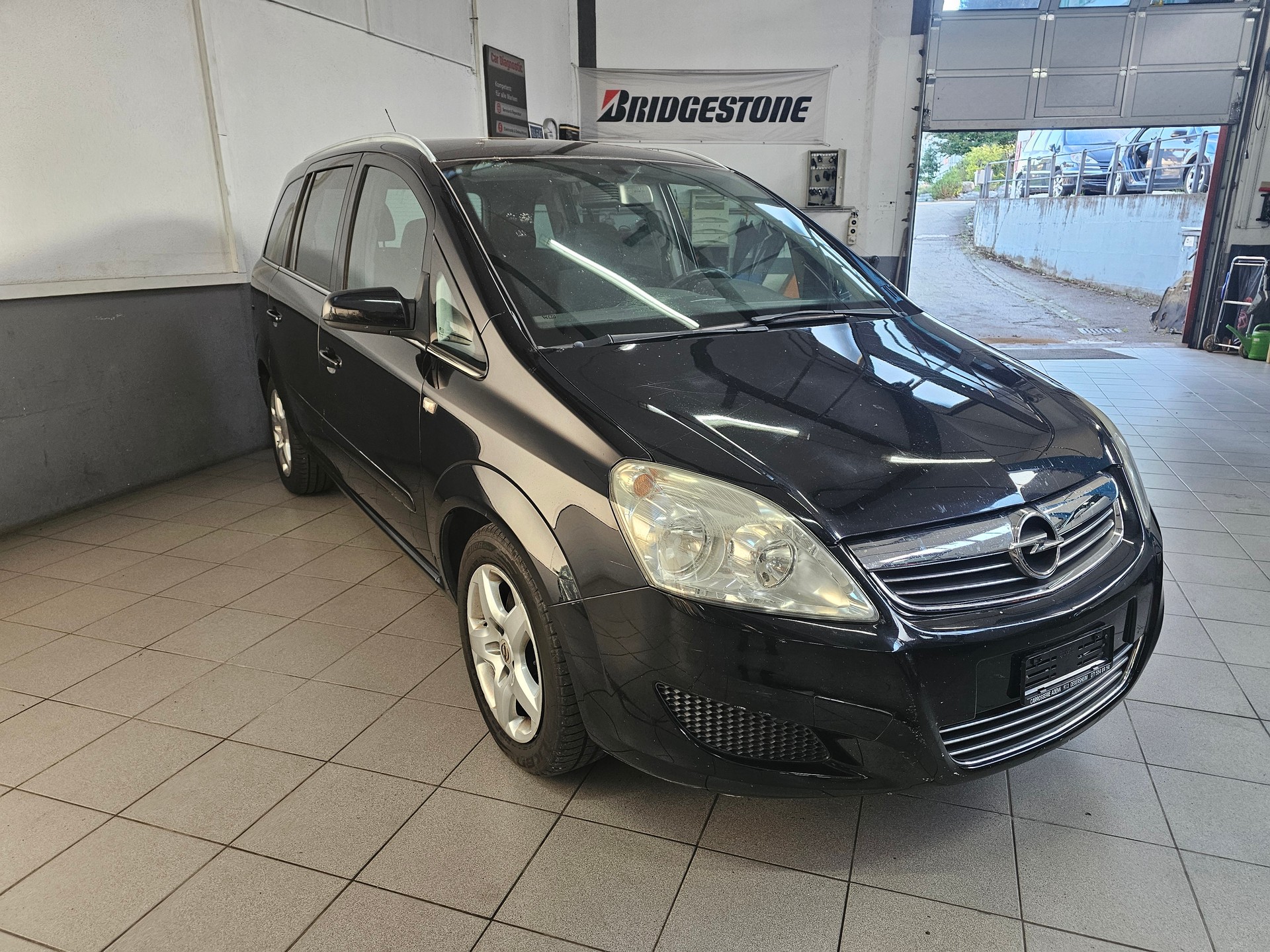 OPEL Zafira 2.2i 16V Enjoy Automatic-image-0
