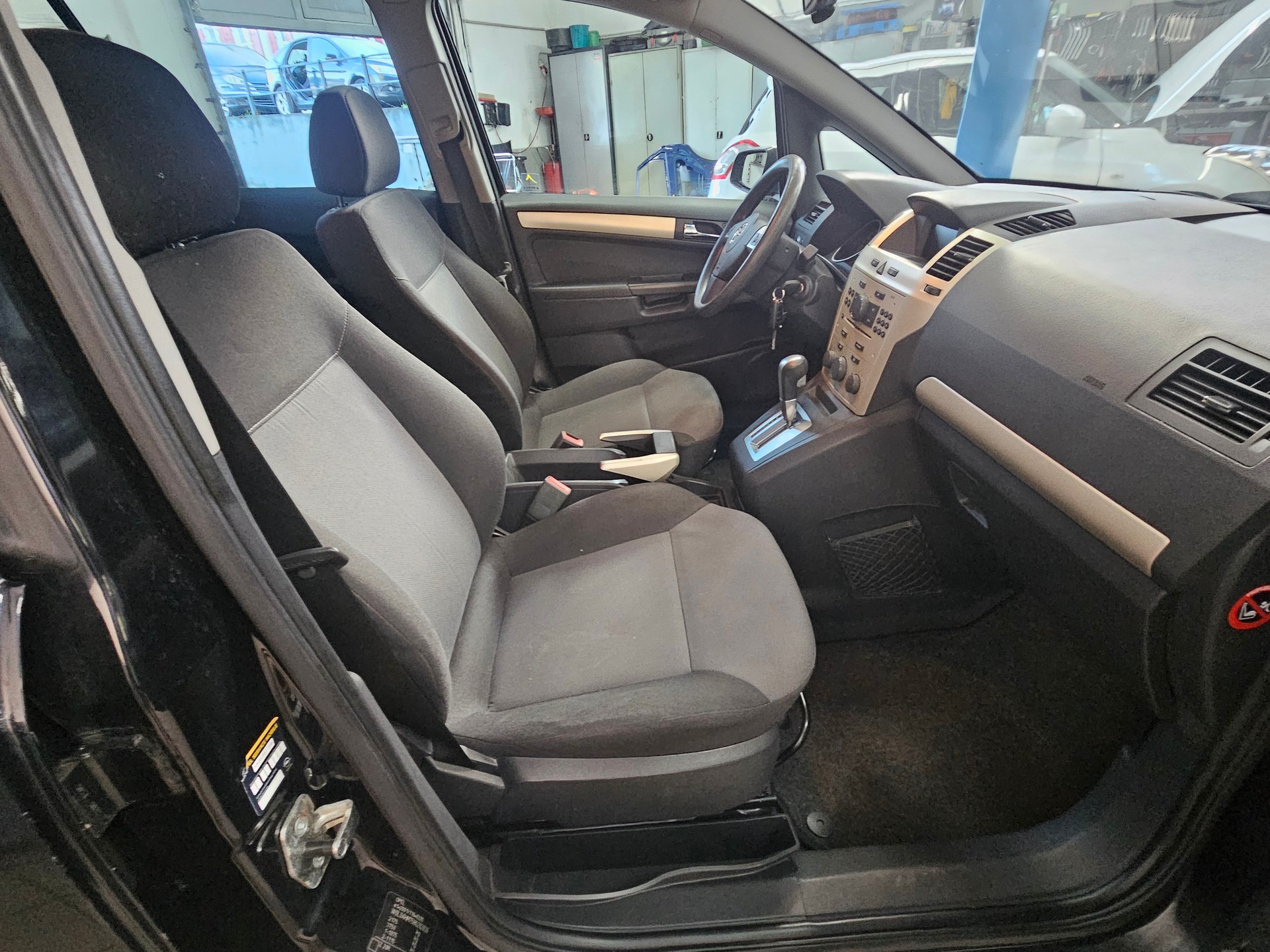 OPEL Zafira 2.2i 16V Enjoy Automatic-image-2