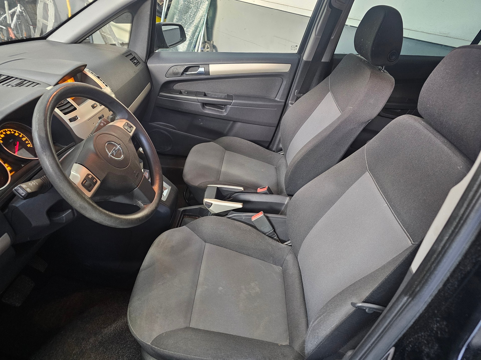 OPEL Zafira 2.2i 16V Enjoy Automatic-image-3
