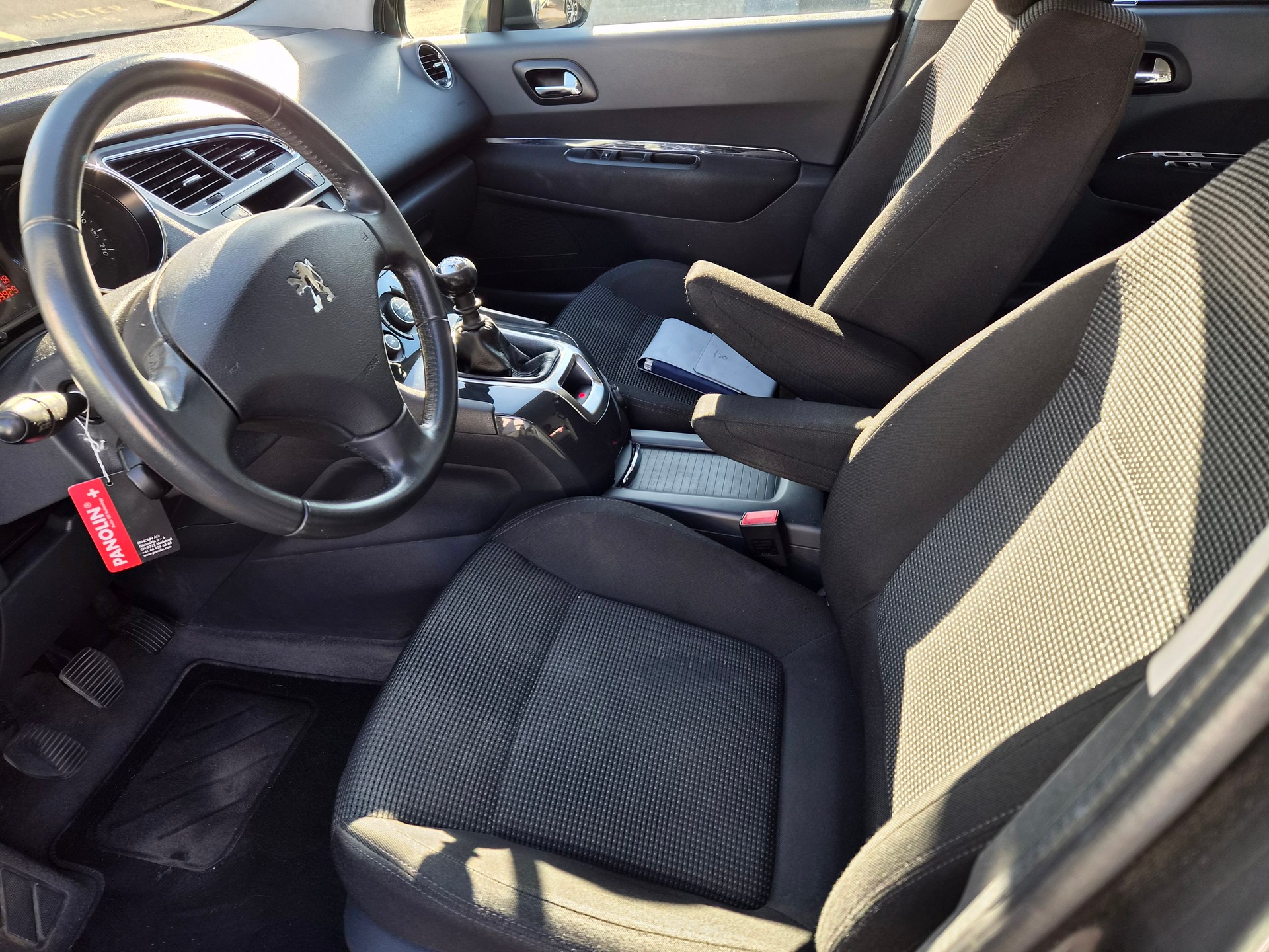 PEUGEOT 5008 1.6 16V T Sport Pack-image-6