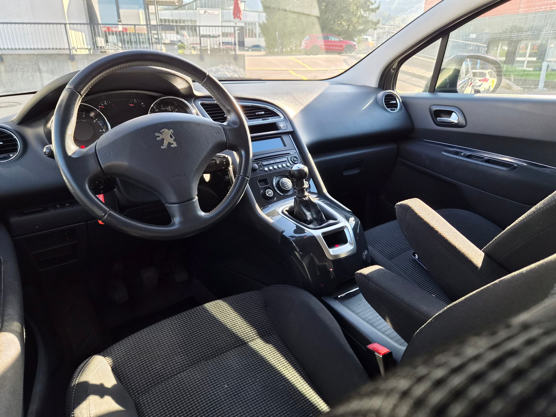 PEUGEOT 5008 1.6 16V T Sport Pack-image-8