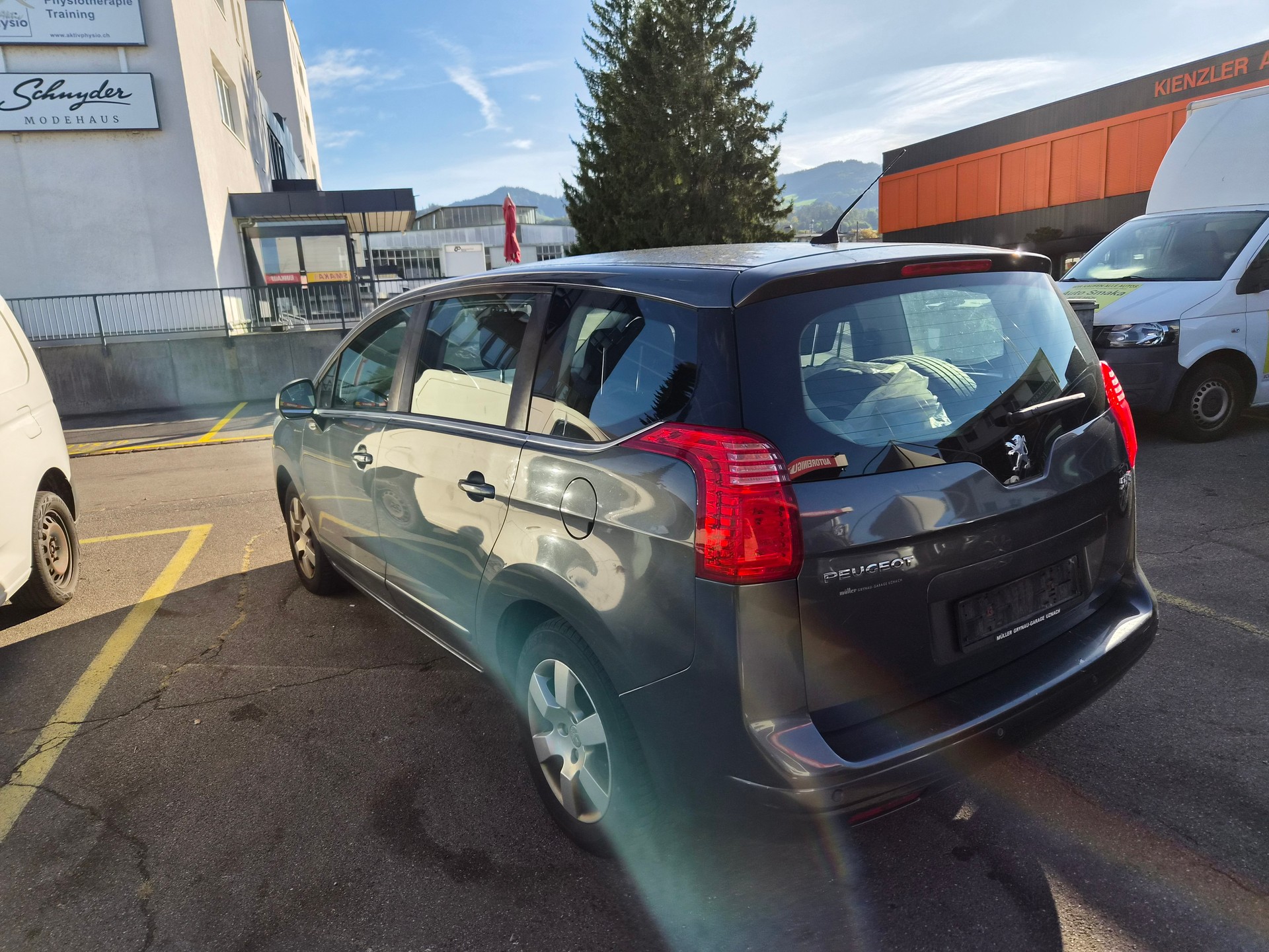 PEUGEOT 5008 1.6 16V T Sport Pack-image-3