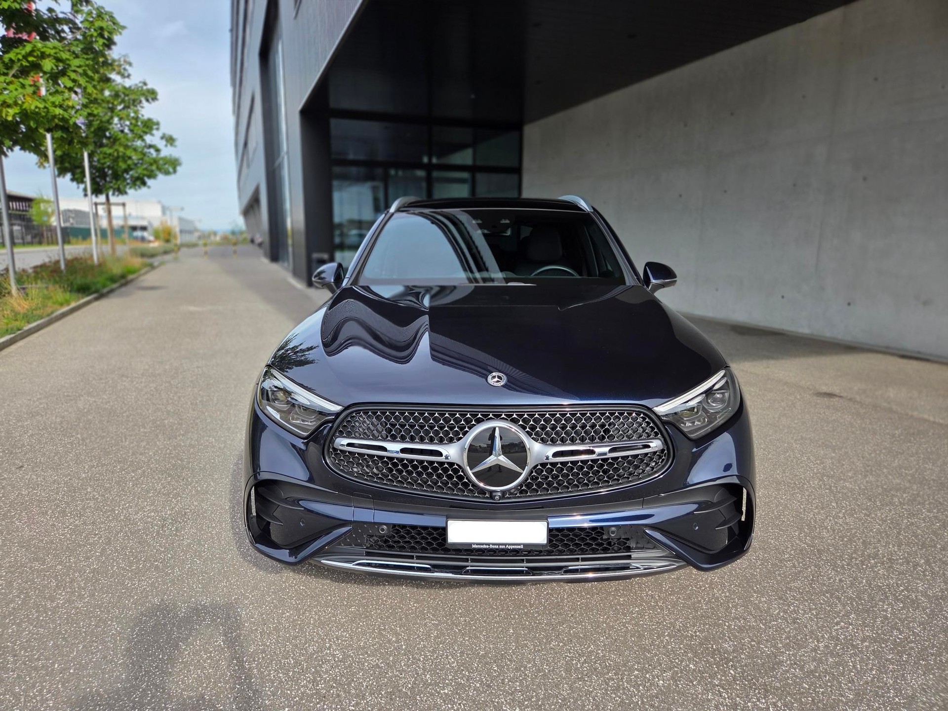MERCEDES-BENZ GLC 300 AMG Line 4matic-image-1