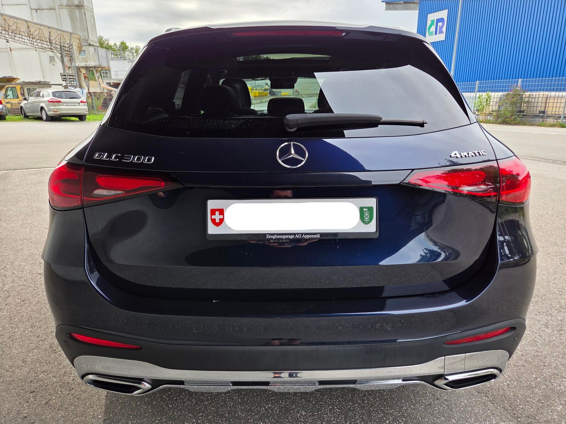 MERCEDES-BENZ GLC 300 AMG Line 4matic-image-3