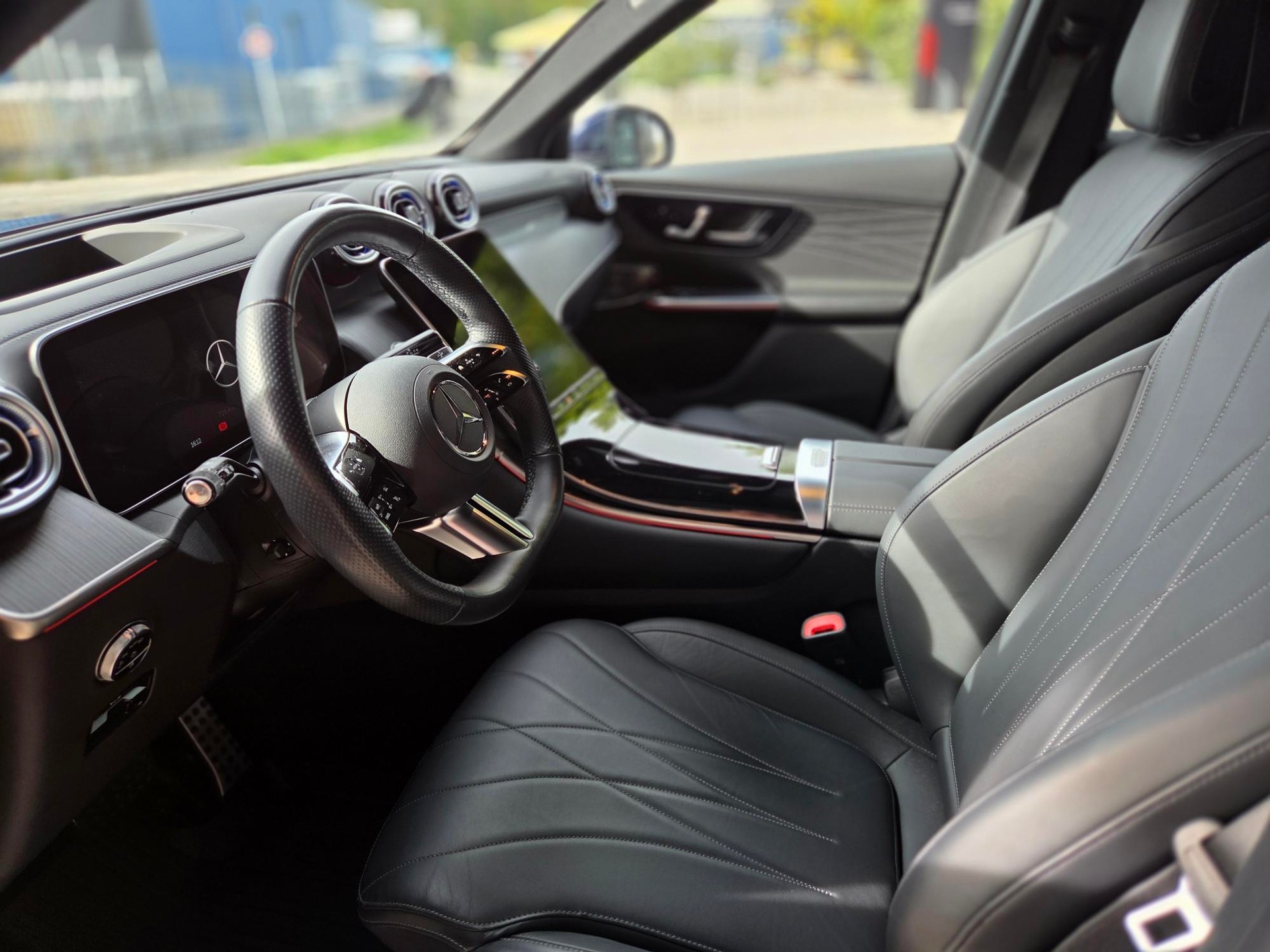 MERCEDES-BENZ GLC 300 AMG Line 4matic-image-6