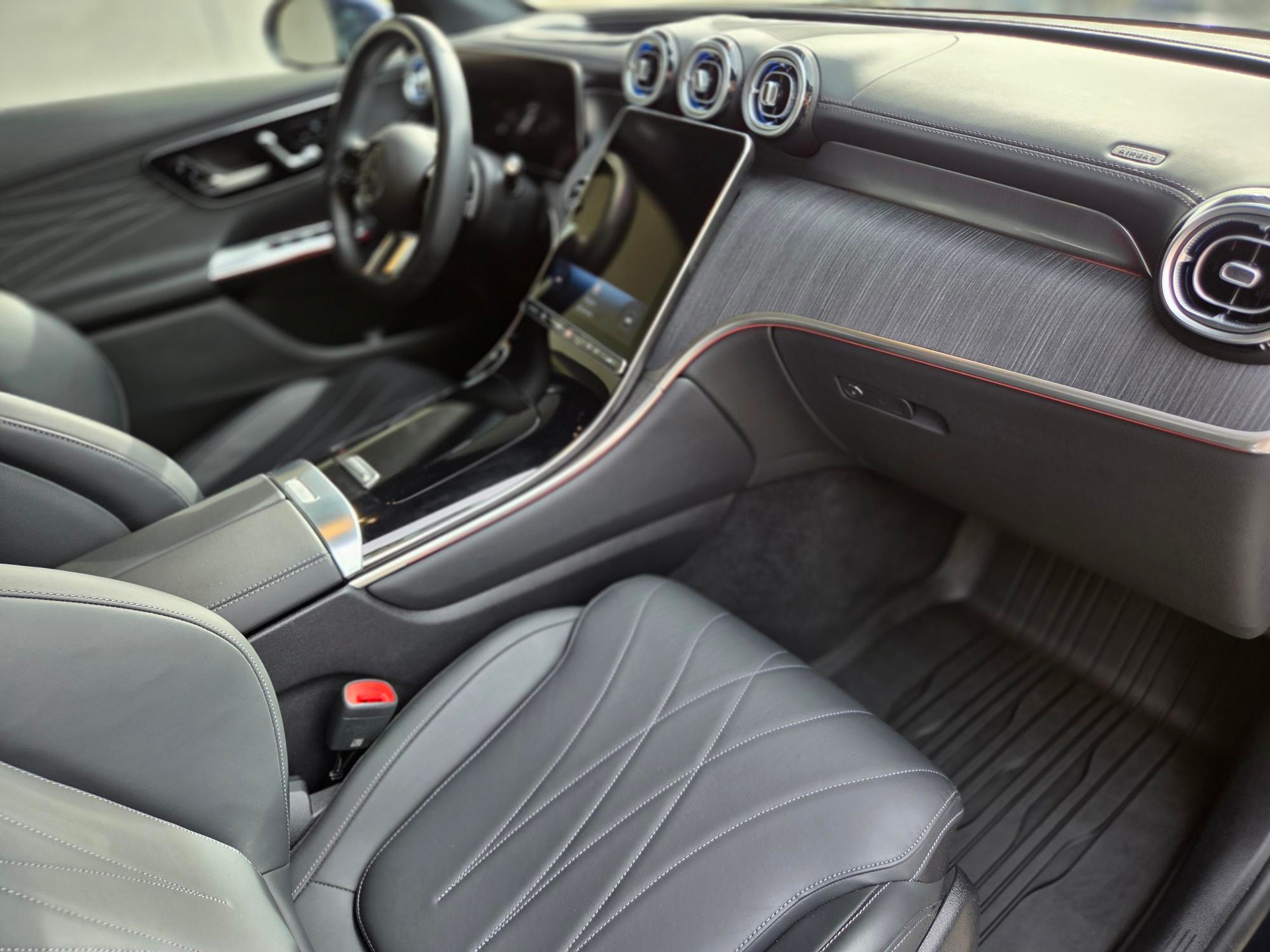 MERCEDES-BENZ GLC 300 AMG Line 4matic-image-8