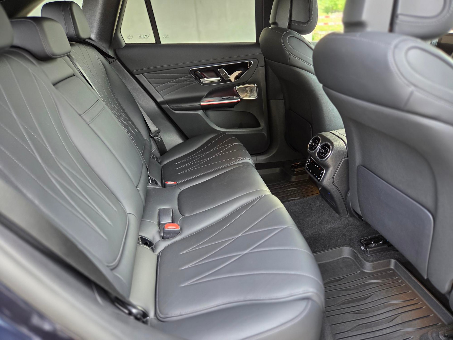 MERCEDES-BENZ GLC 300 AMG Line 4matic-image-7