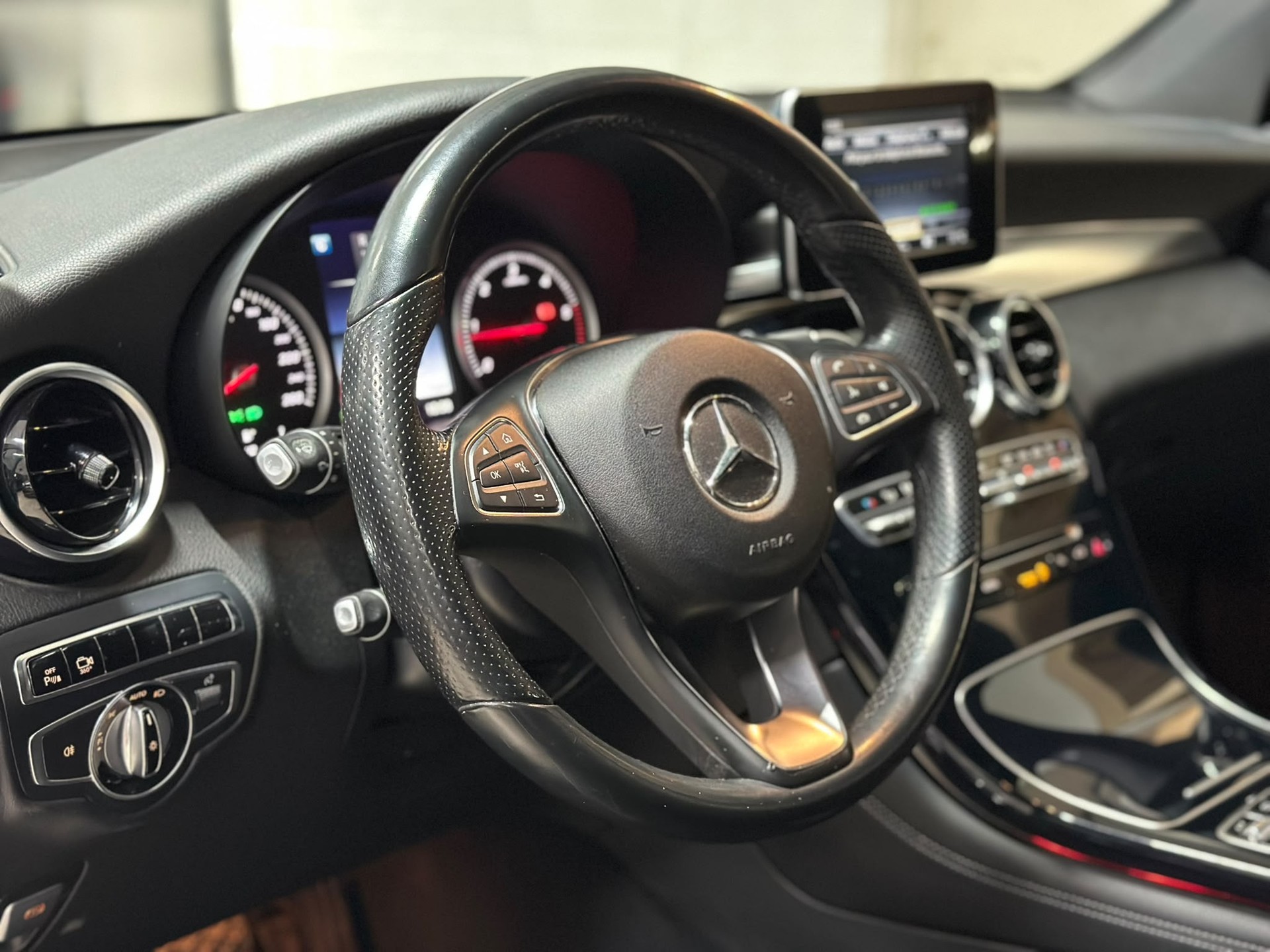MERCEDES-BENZ GLC 250 d Exclusive 4Matic 9G-Tronic-image-11