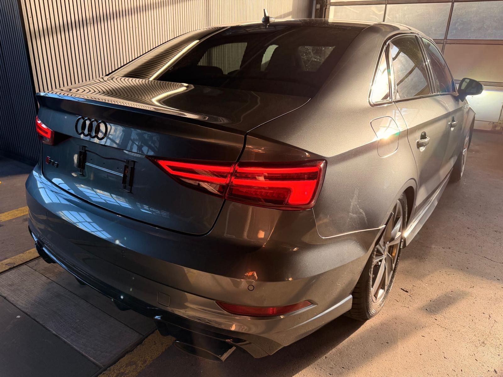 AUDI RS3 Limousine 2.5 TSI quattro S-tronic-image-2