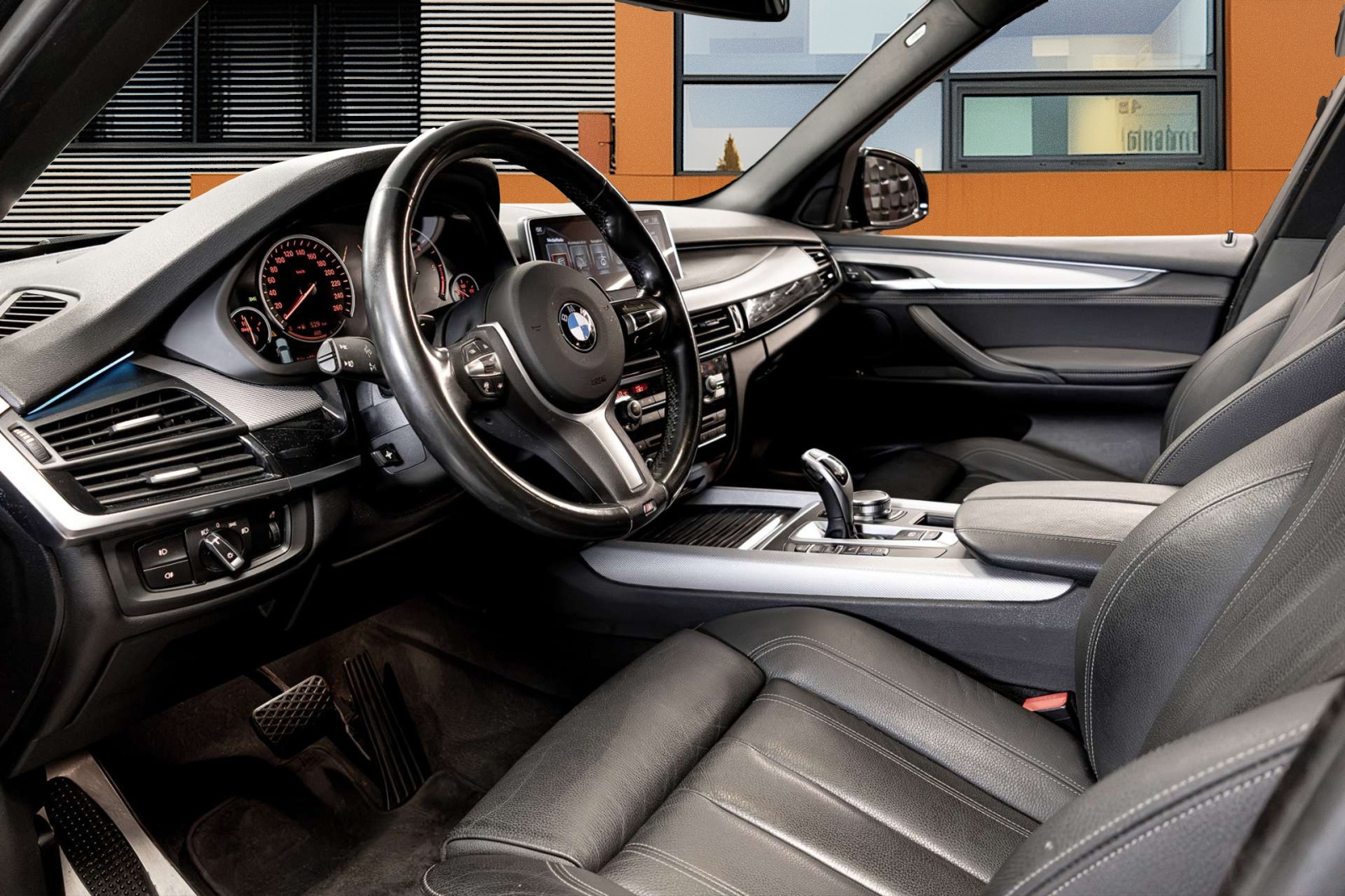 BMW X5 30d M Sport xDrive SAG / CH-Fz-Gratis Service/Pano-AHK-ACC-Totwinkel-Harman Kardon-Top Zustand-image-8