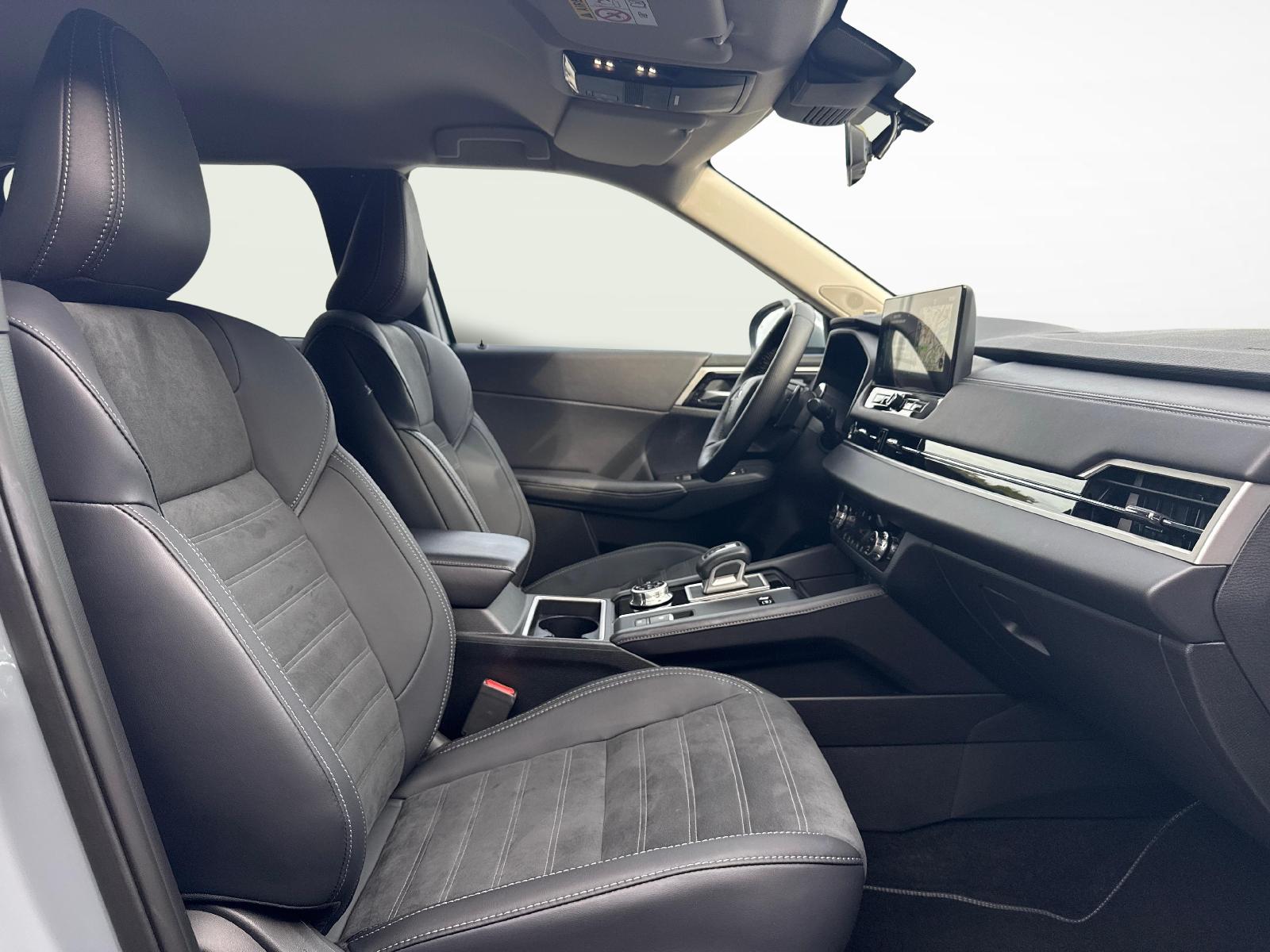 MITSUBISHI Outlander 2.4 PHEV Intense 4x4-image-11
