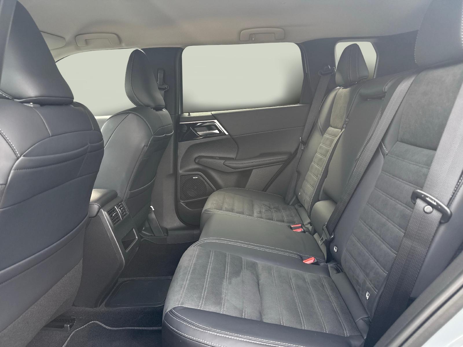 MITSUBISHI Outlander 2.4 PHEV Intense 4x4-image-18