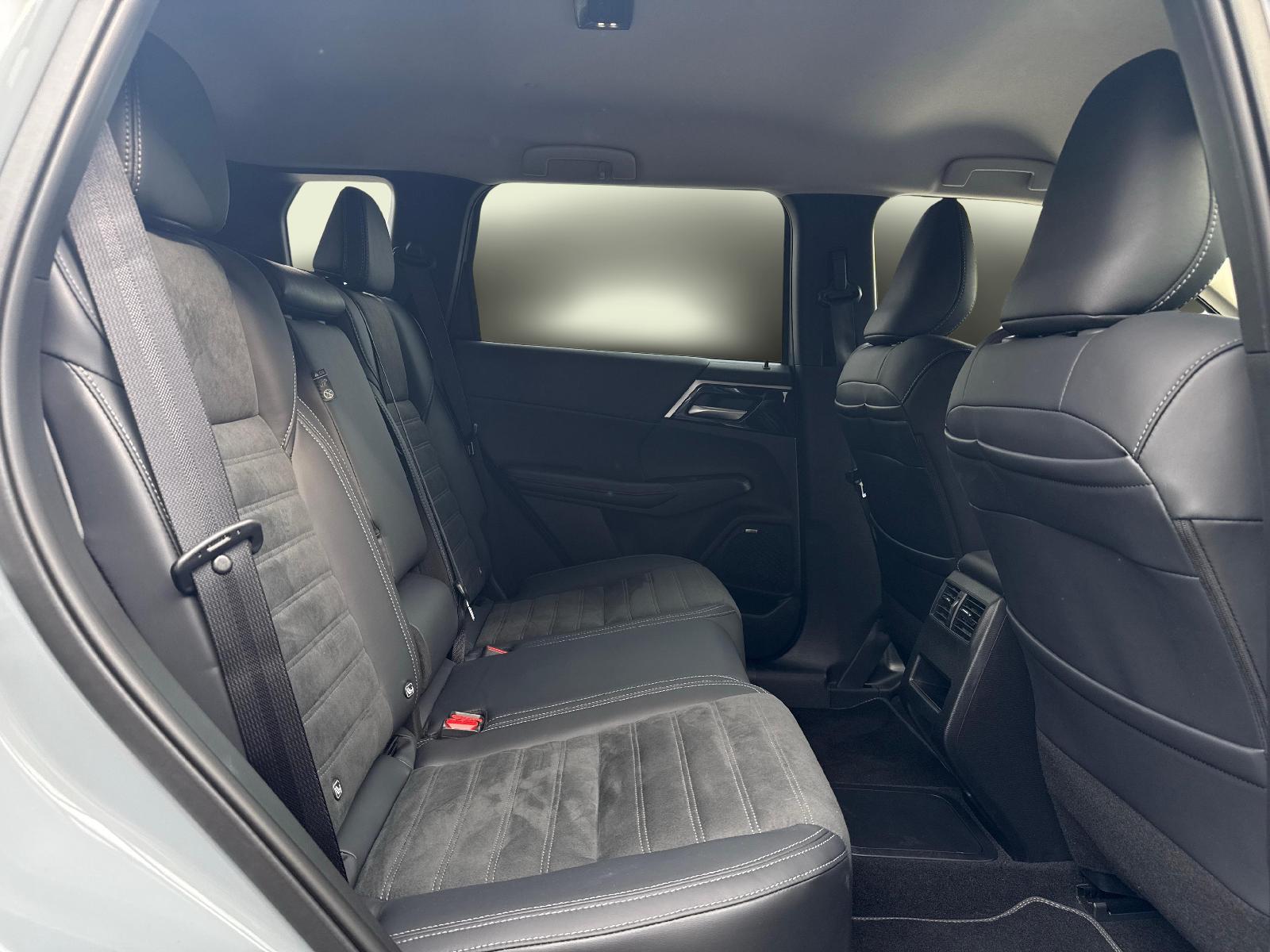 MITSUBISHI Outlander 2.4 PHEV Intense 4x4-image-19