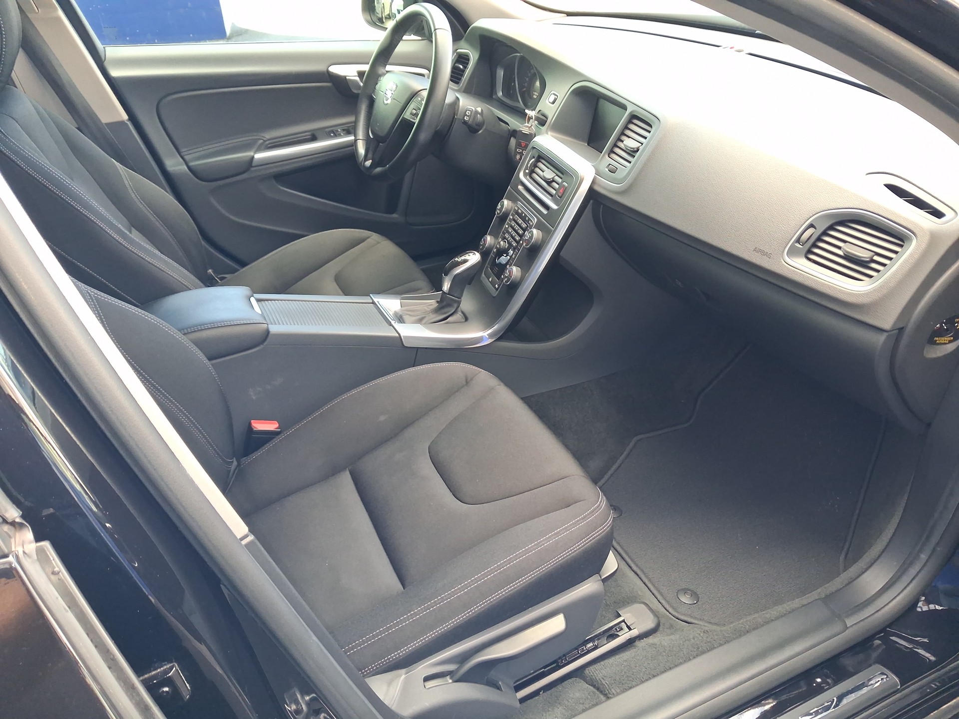 VOLVO V60 D3 Kinetic-image-8