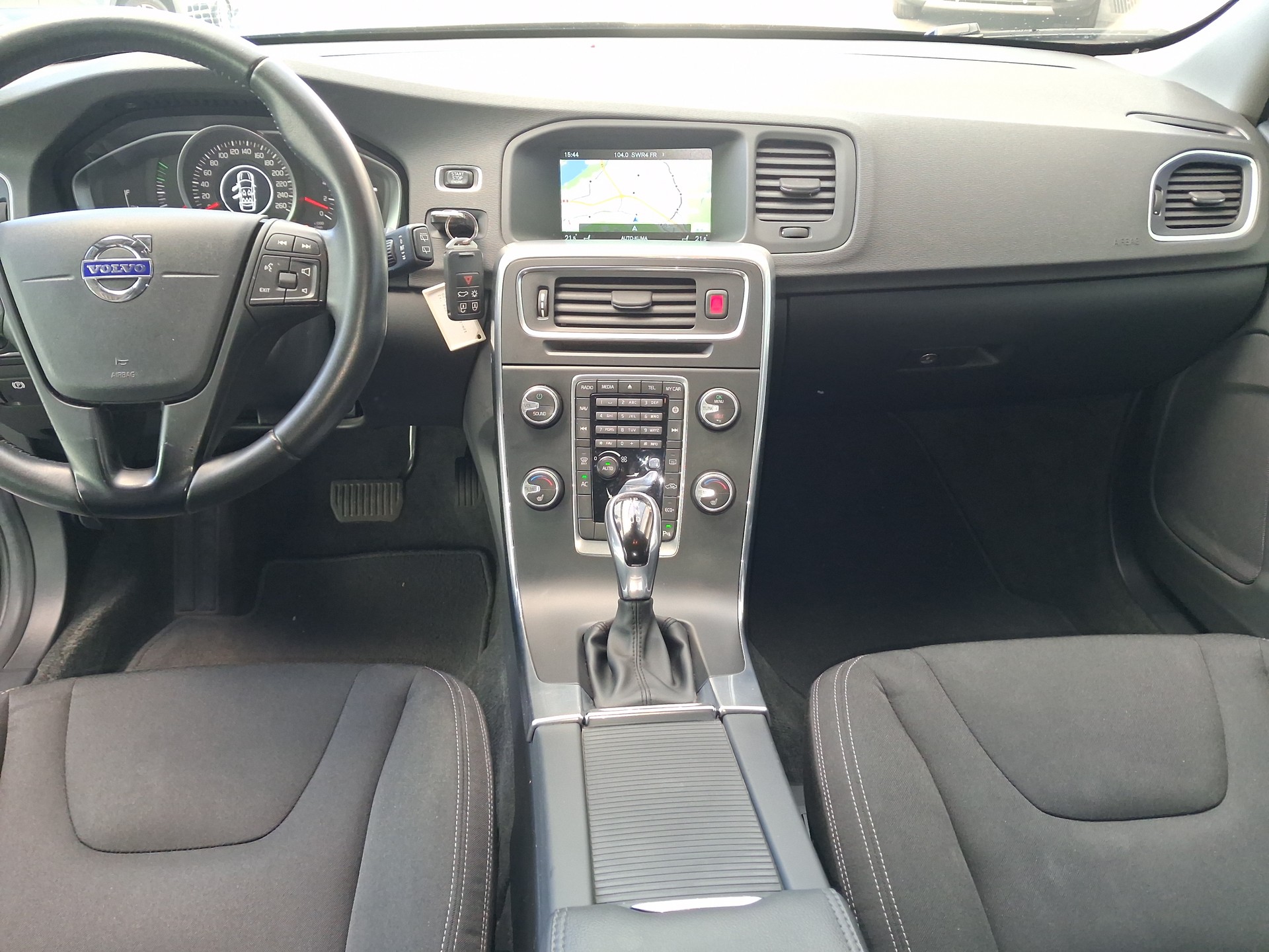 VOLVO V60 D3 Kinetic-image-11