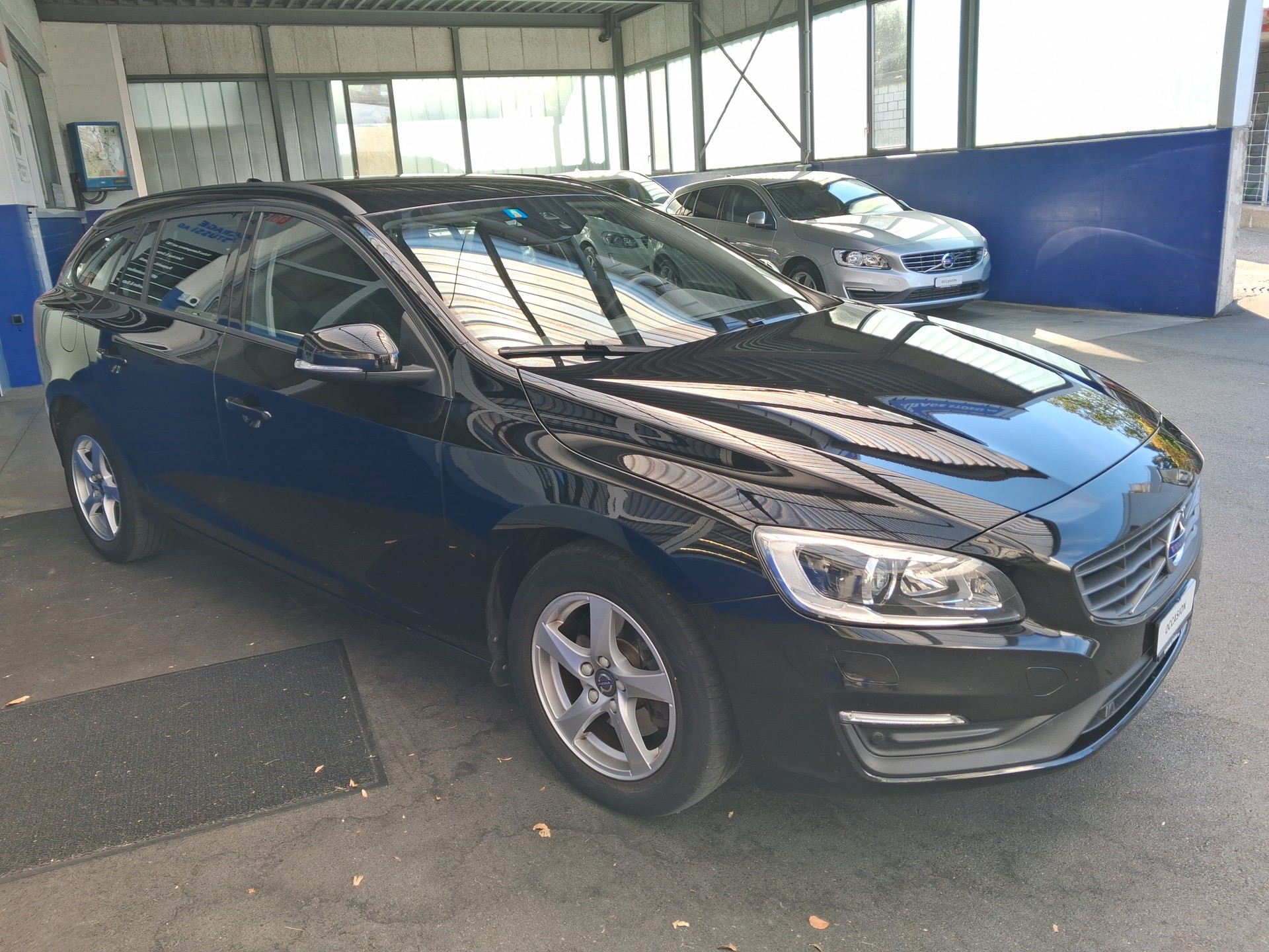 VOLVO V60 D3 Kinetic-image-4
