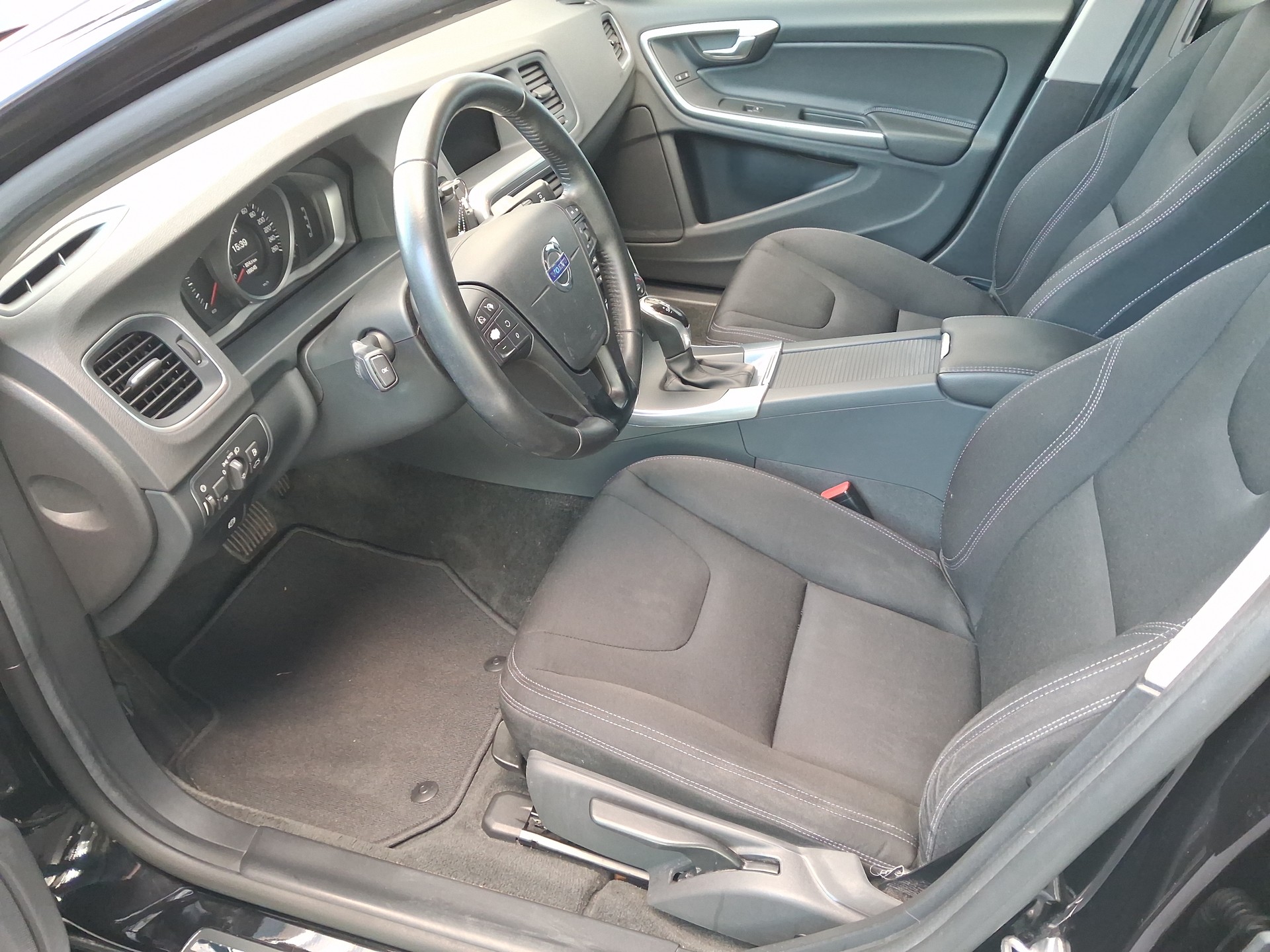 VOLVO V60 D3 Kinetic-image-6