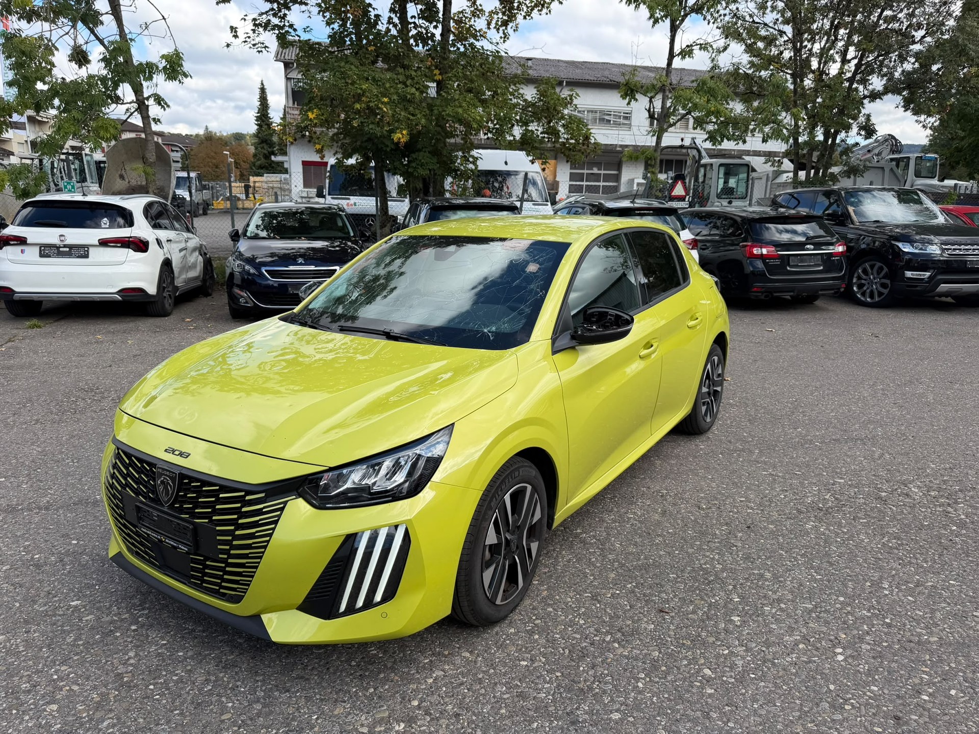 PEUGEOT 208 1.2 MHEV 110 Allure Premium-image-1