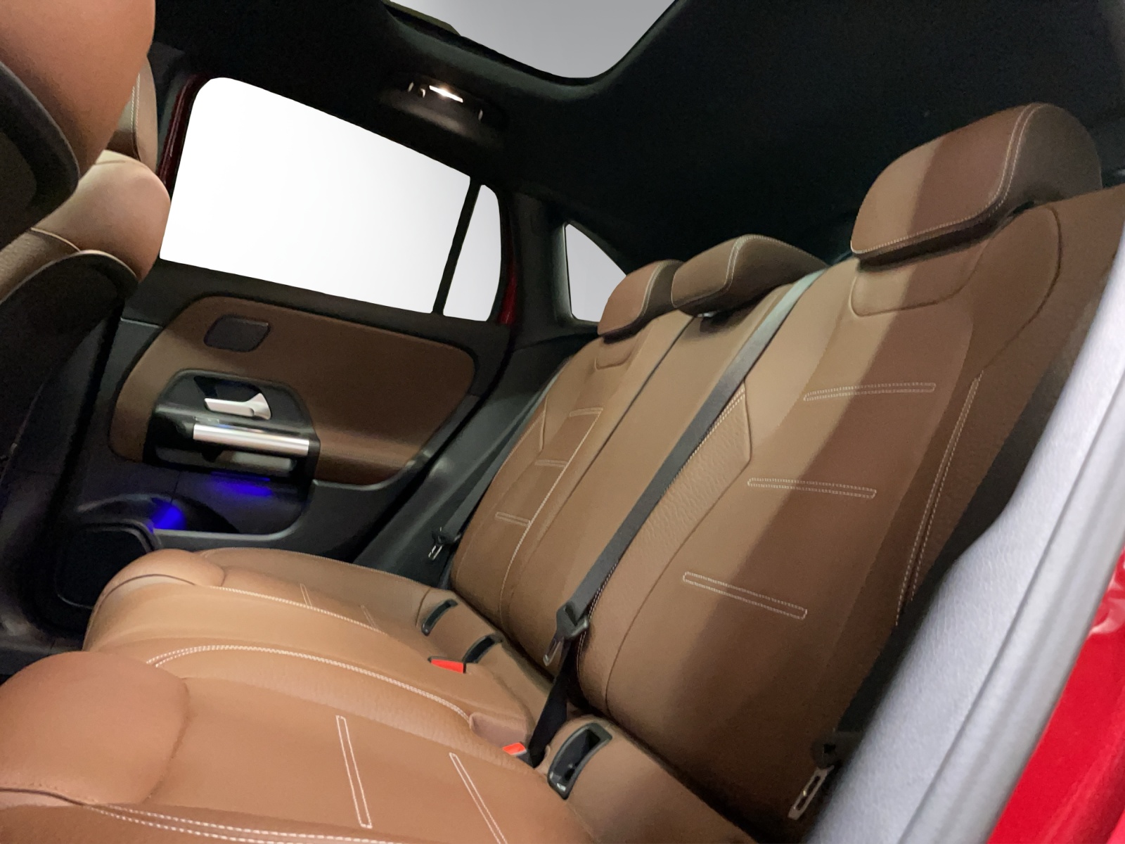 MERCEDES-BENZ GLA 250 e EQ Star 8G-DCT-image-9