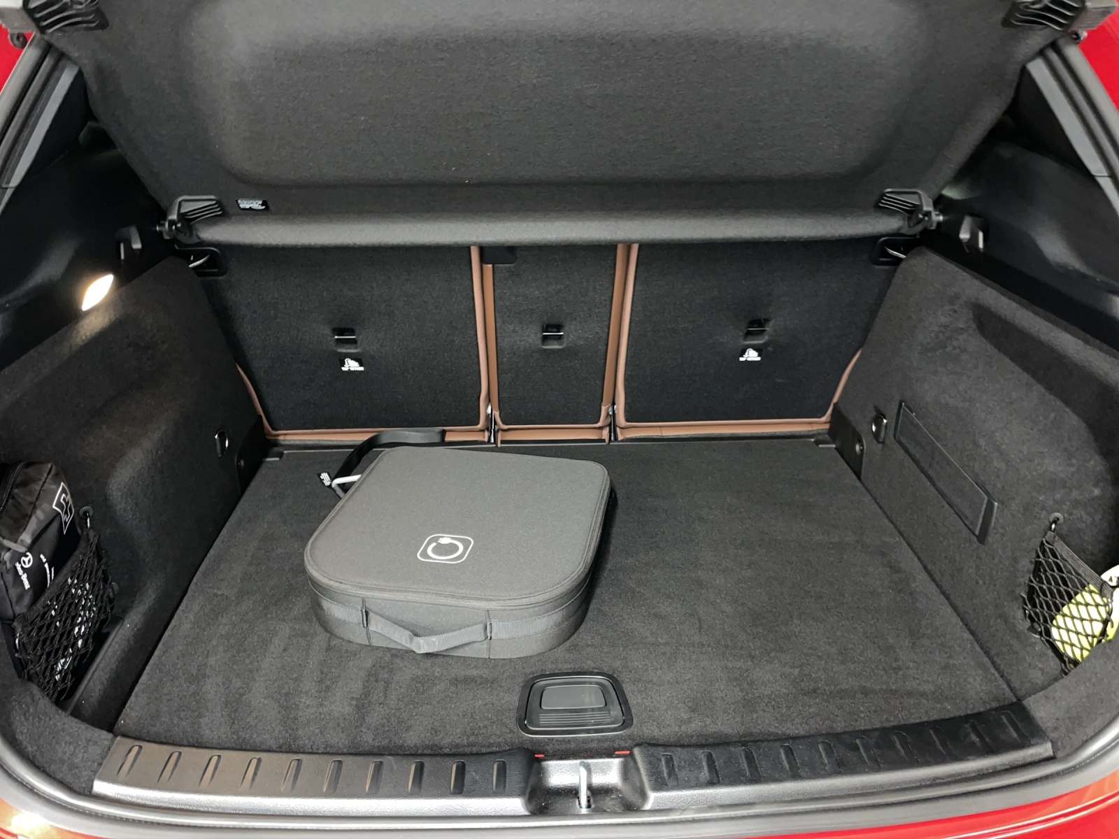 MERCEDES-BENZ GLA 250 e EQ Star 8G-DCT-image-4