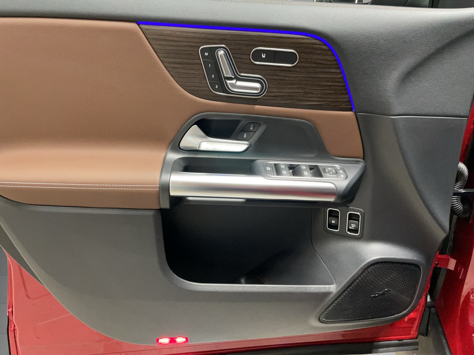 MERCEDES-BENZ GLA 250 e EQ Star 8G-DCT-image-6