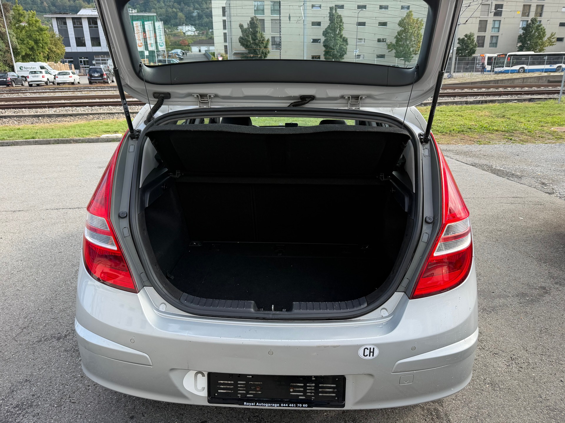 HYUNDAI i30 2.0 Premium Automatic-image-6