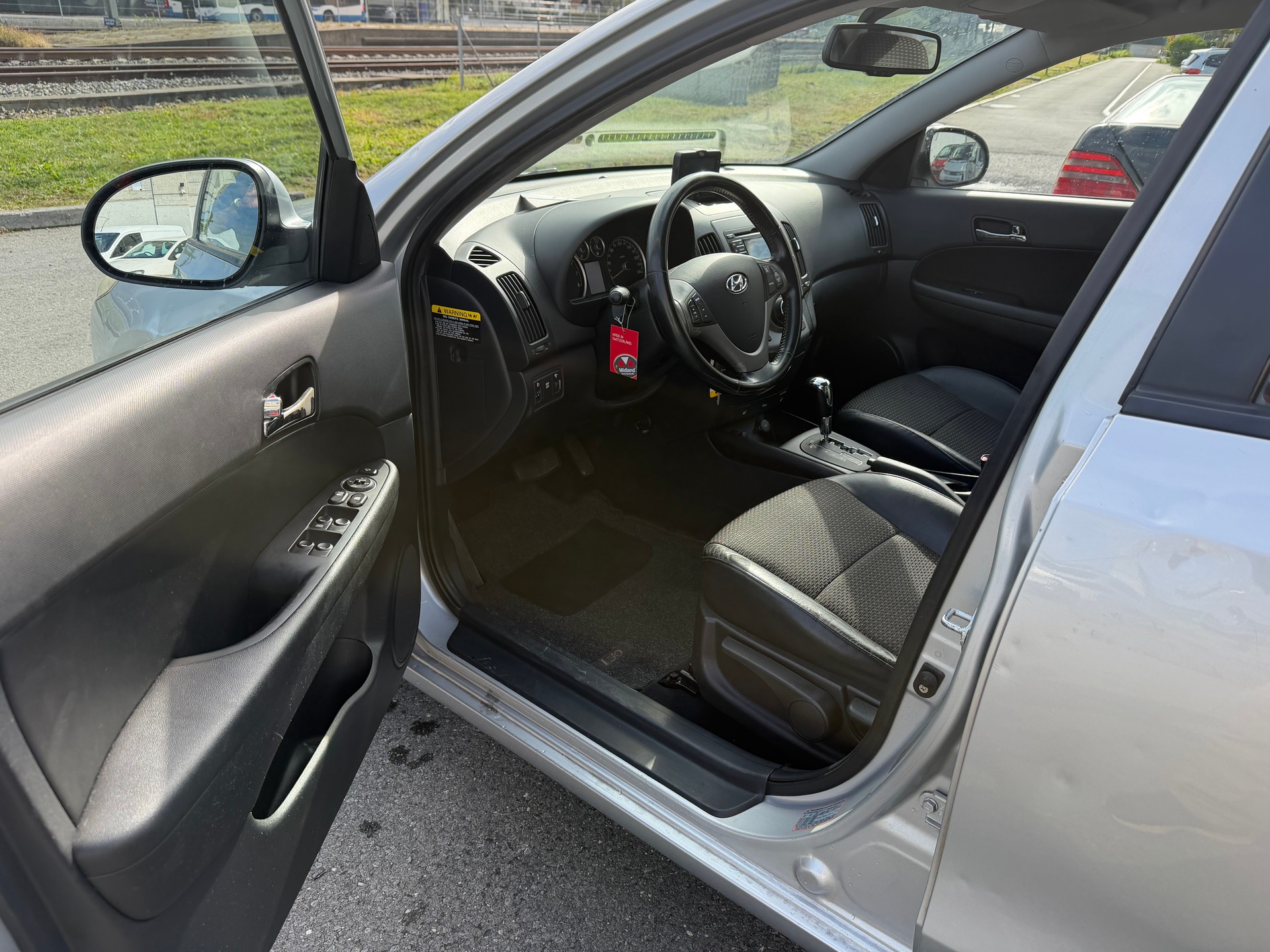 HYUNDAI i30 2.0 Premium Automatic-image-10