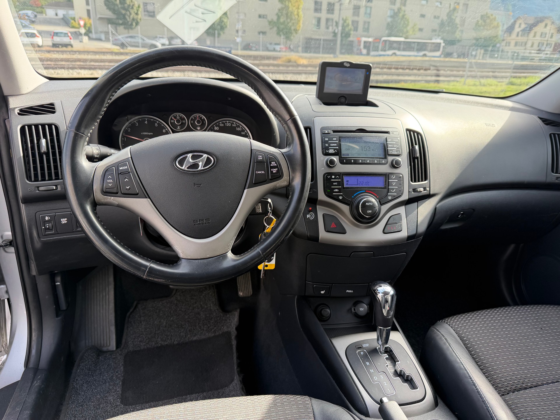 HYUNDAI i30 2.0 Premium Automatic-image-9
