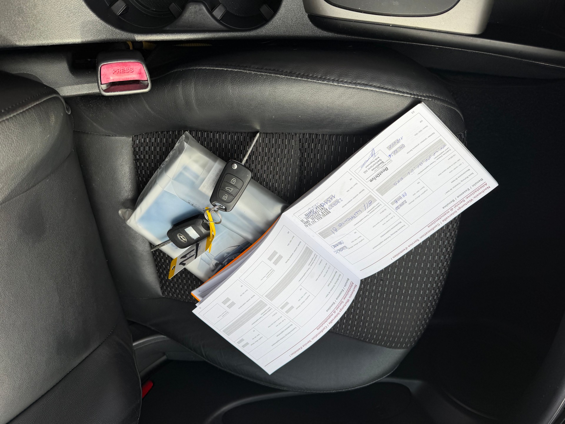 HYUNDAI i30 2.0 Premium Automatic-image-8