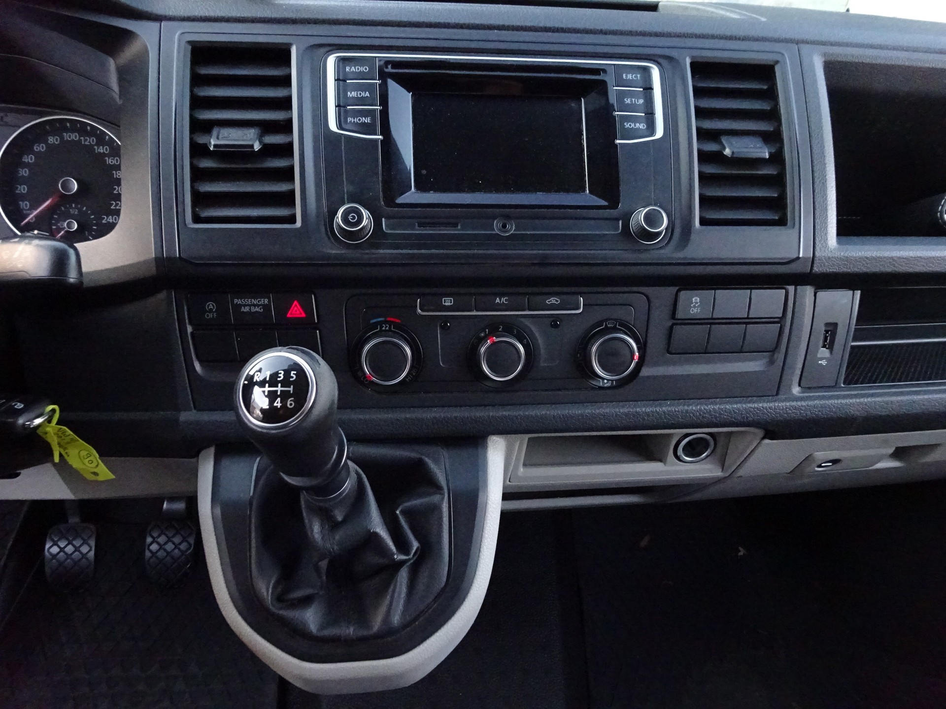 VW T6 2.0 TDI 4Motion long-image-16