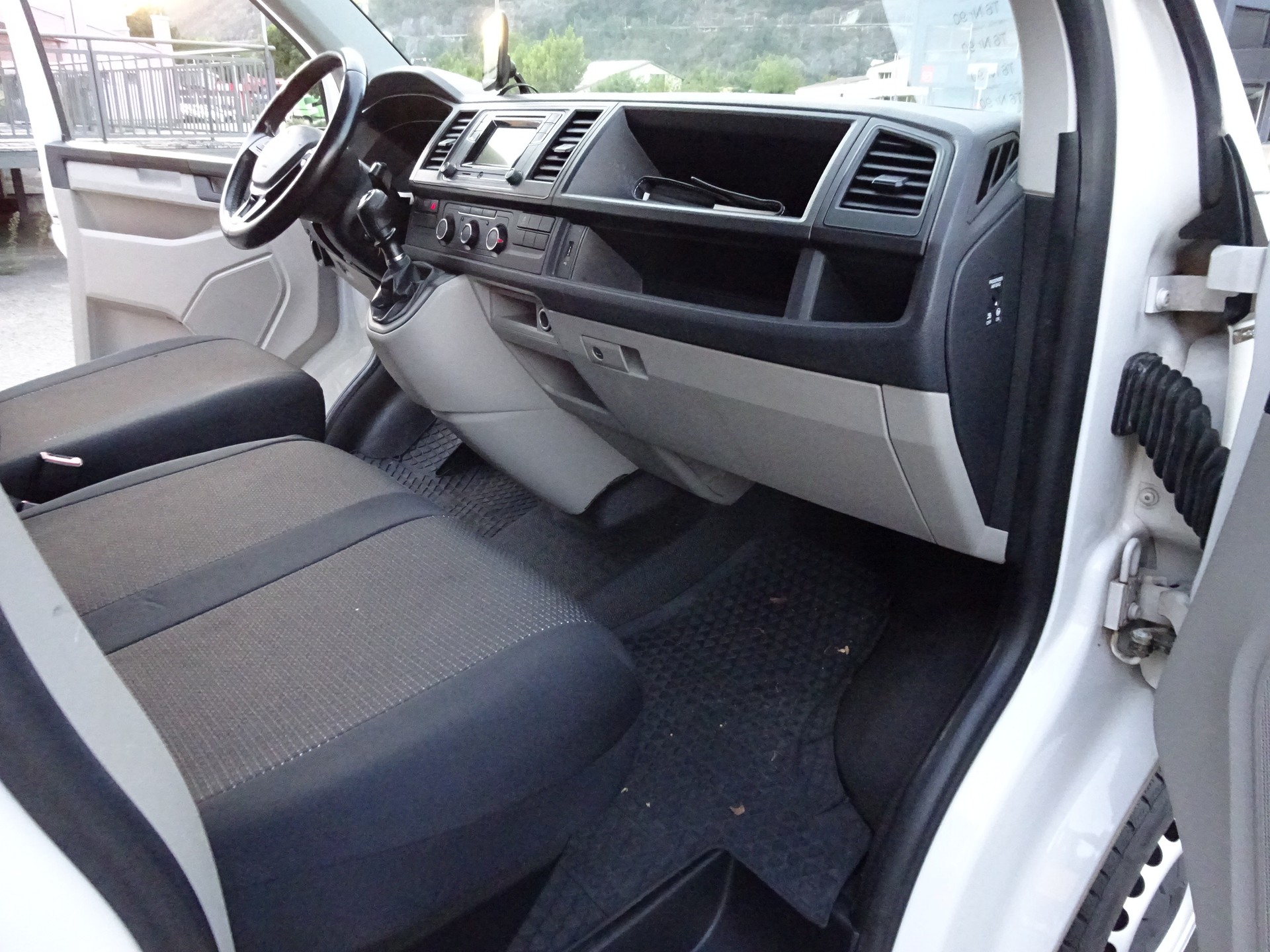 VW T6 2.0 TDI 4Motion long-image-21