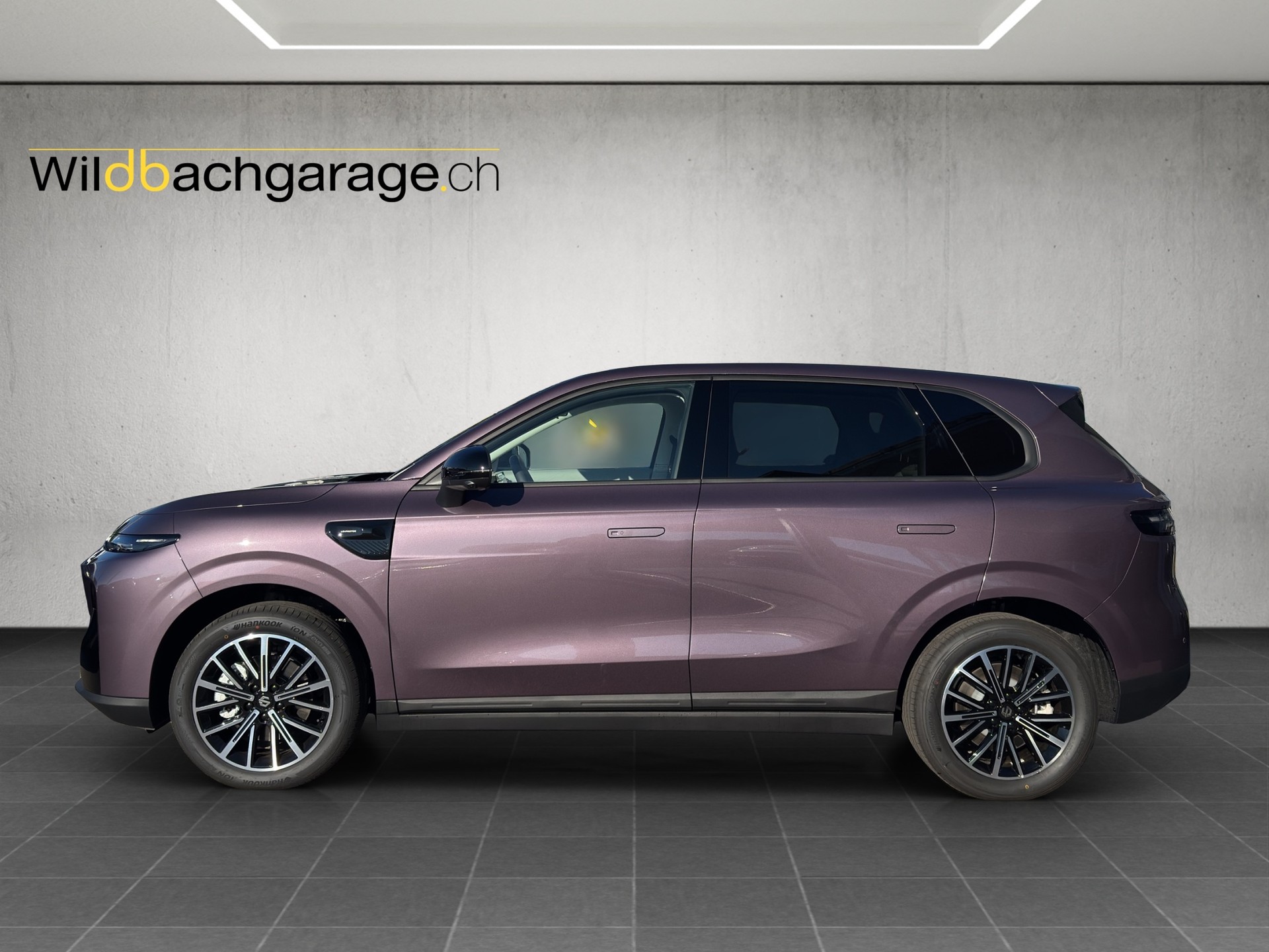 LEAPMOTOR B10 EV-image-1