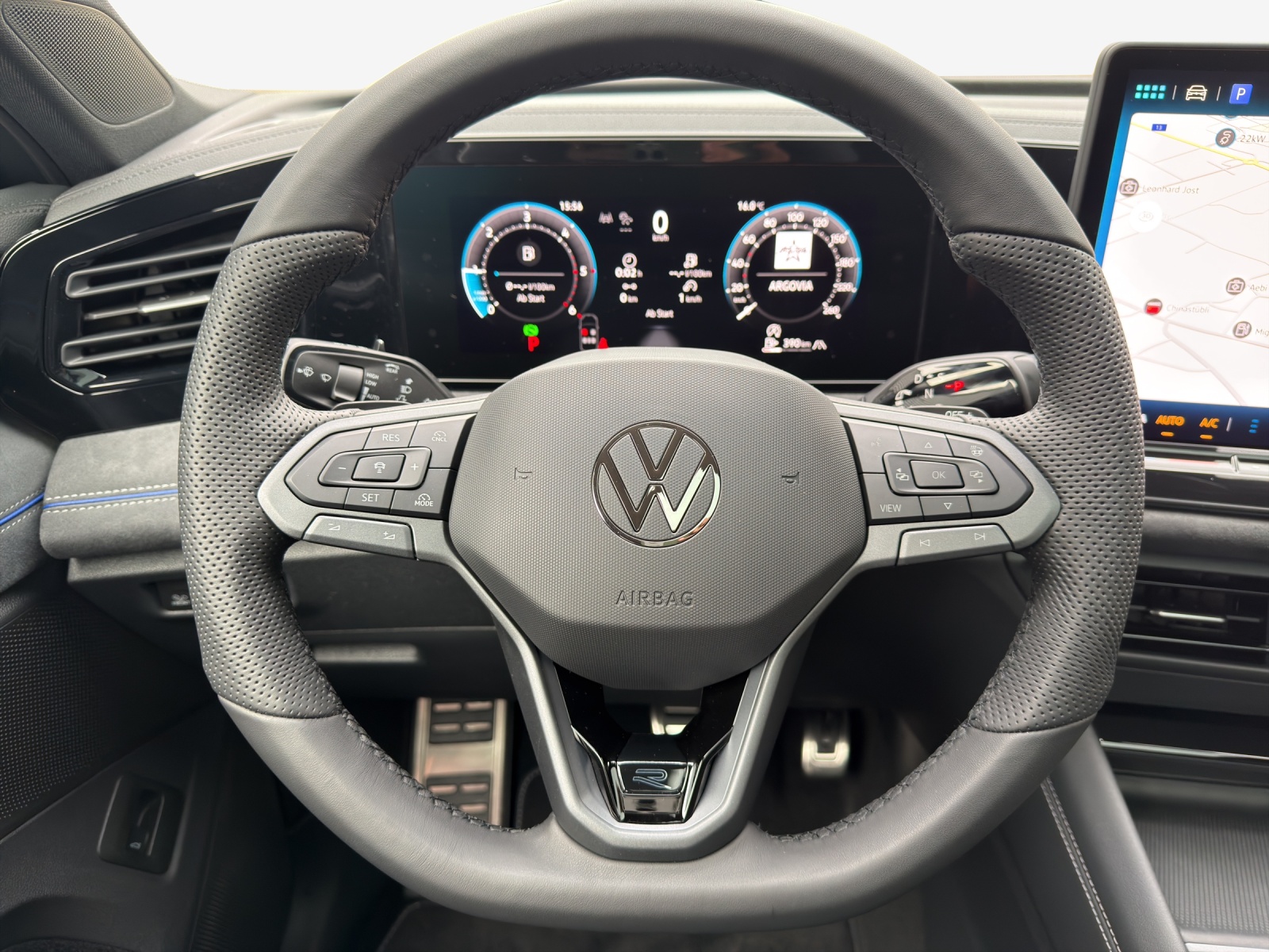 VW Tiguan 2.0 TDI SCR R-Line 4Motion DSG-image-9