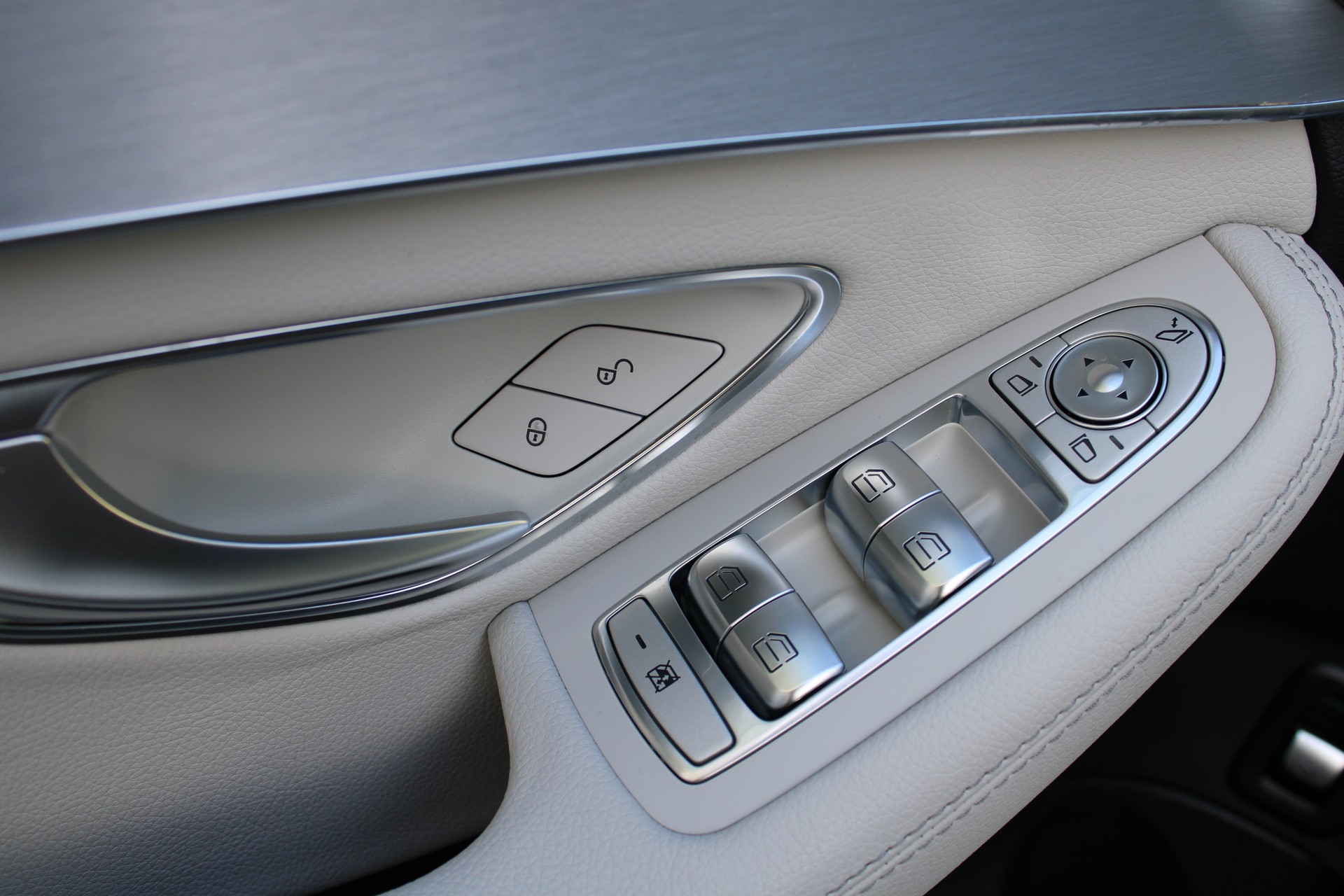 MERCEDES-BENZ C 250 BlueTEC Avantgarde 4Matic 9G-Tronic-image-10