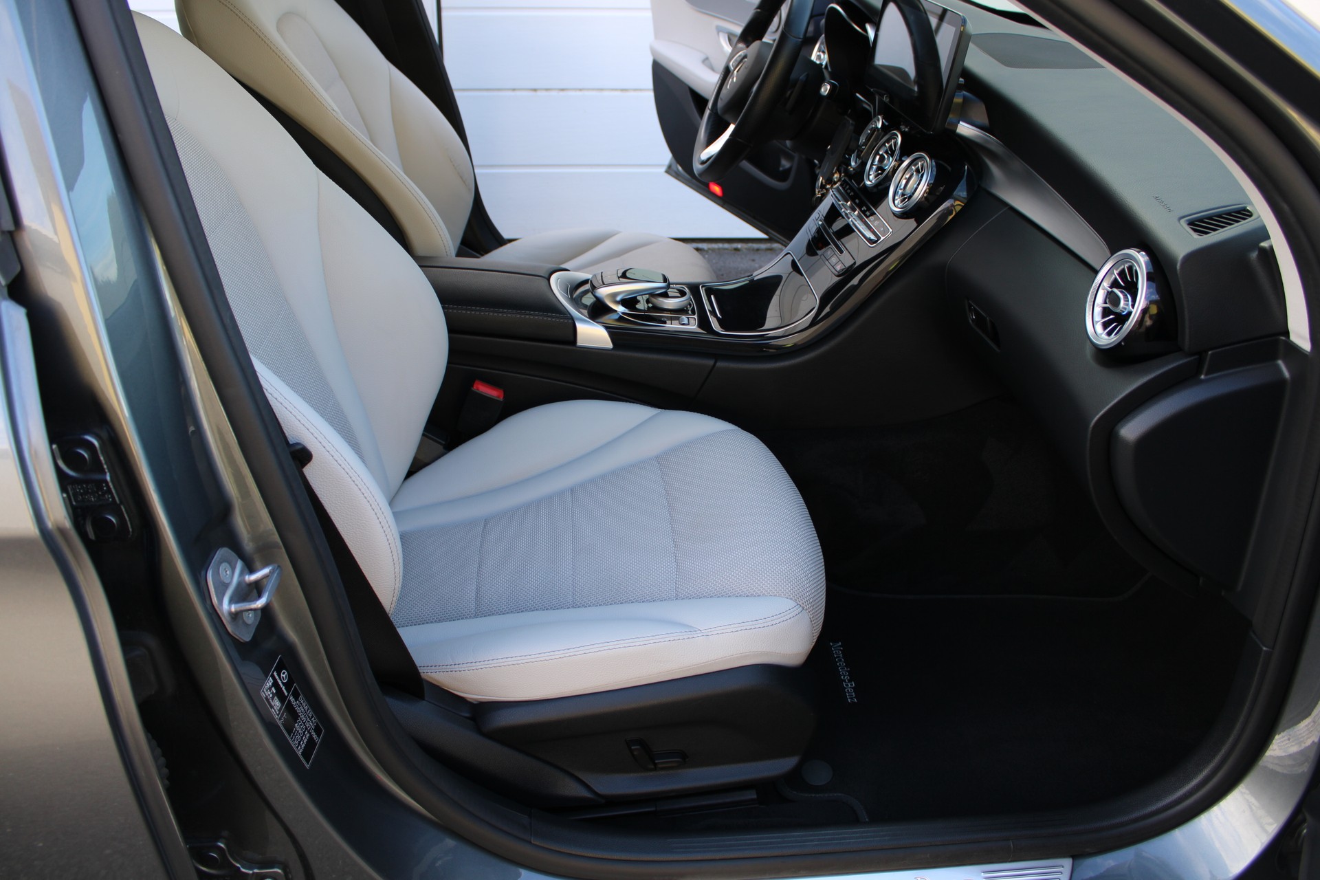 MERCEDES-BENZ C 250 BlueTEC Avantgarde 4Matic 9G-Tronic-image-21